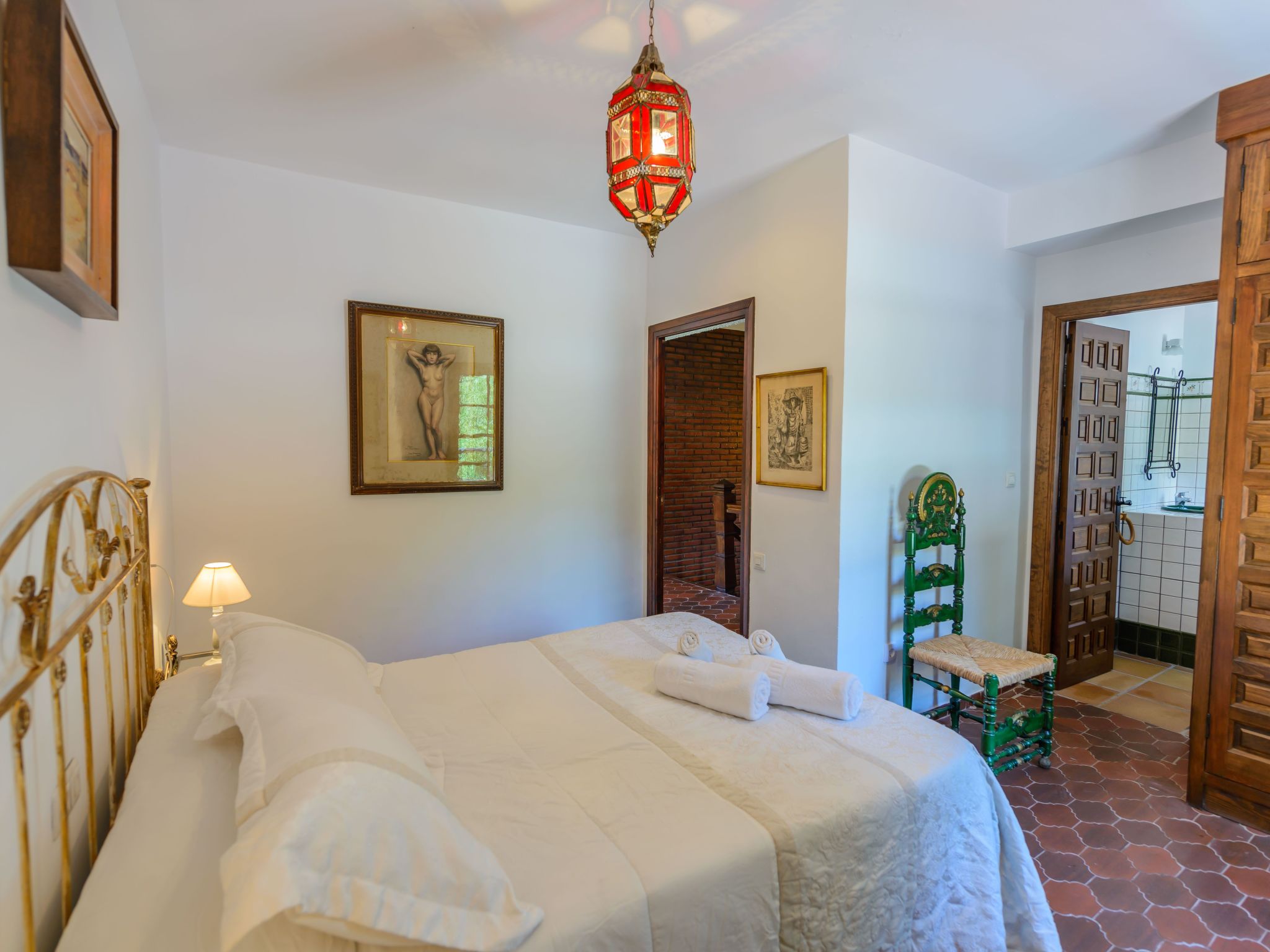 Privates Schwimmbad mit Grill und Feuerstelle