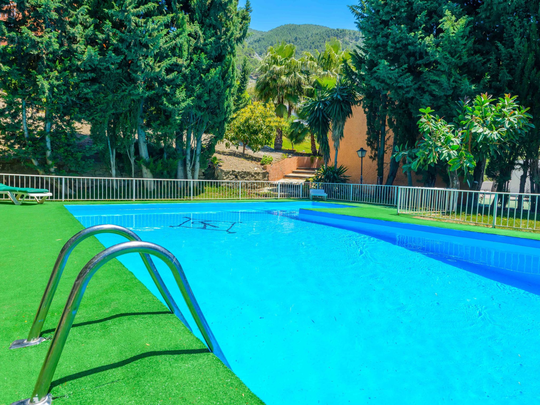 Privates Schwimmbad mit Grill und Feuerstelle-Dedans