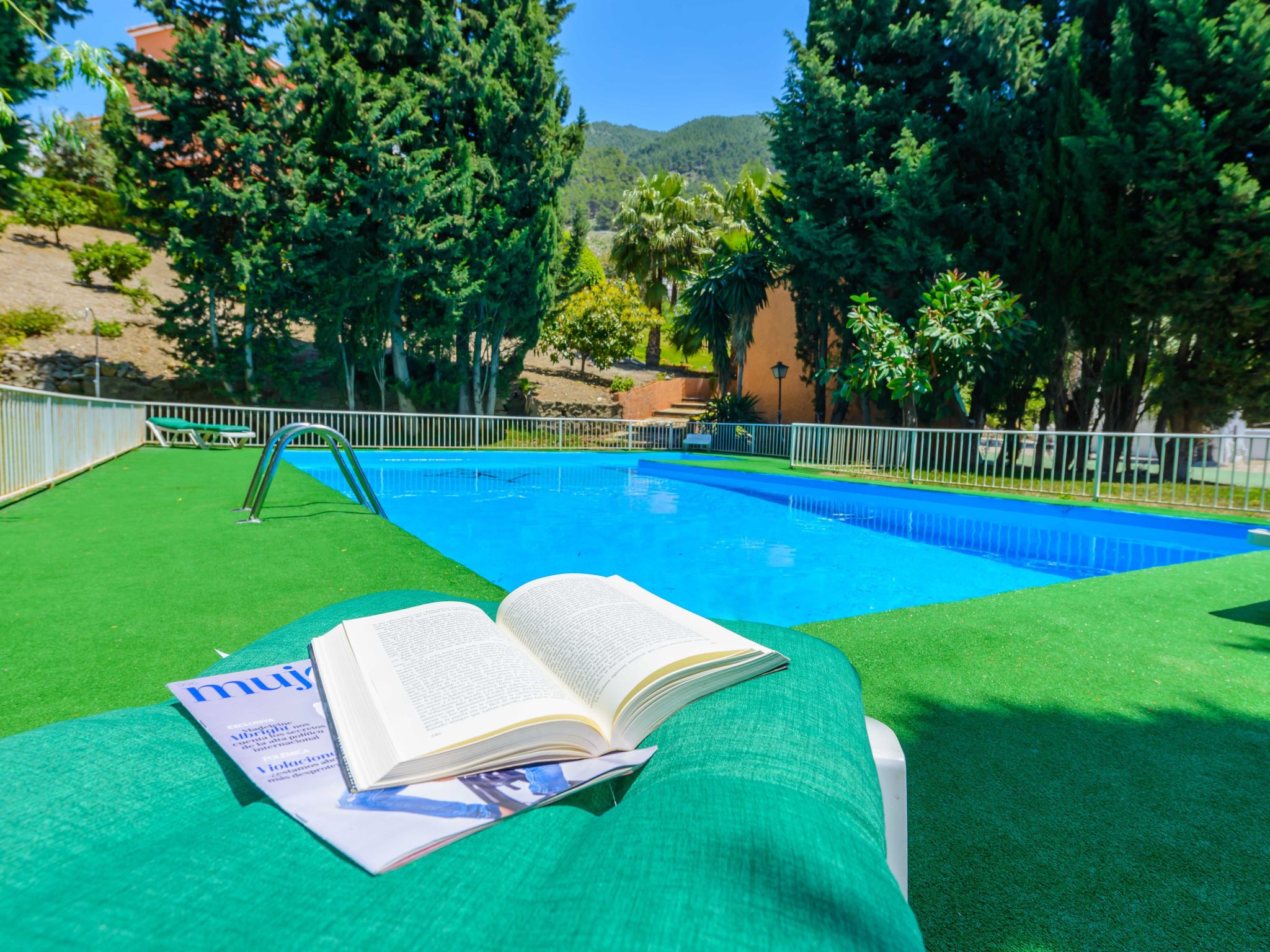 Privates Schwimmbad mit Grill und Feuerstelle-Dedans