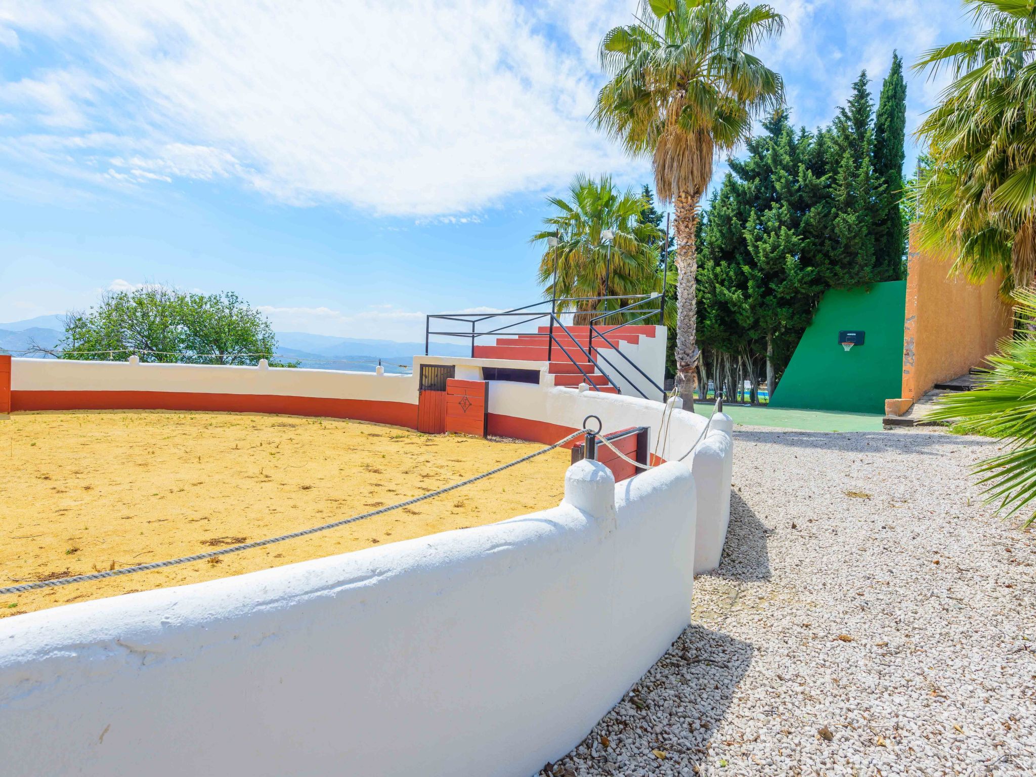 Privates Schwimmbad mit Grill und Feuerstelle-Dedans