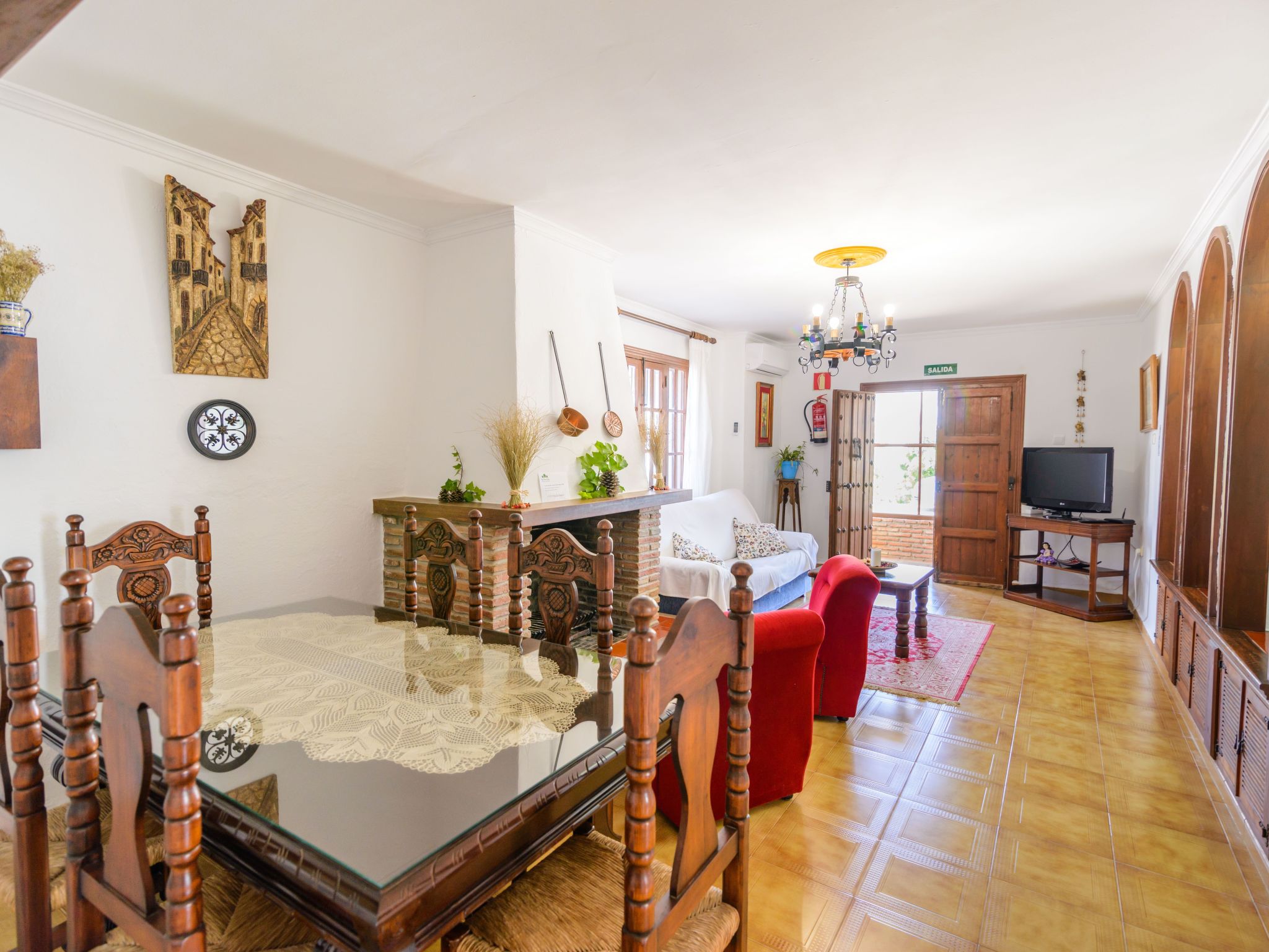 Patio de los Naranjos Haus mit Terrasse und Schwimmbad-Dedans