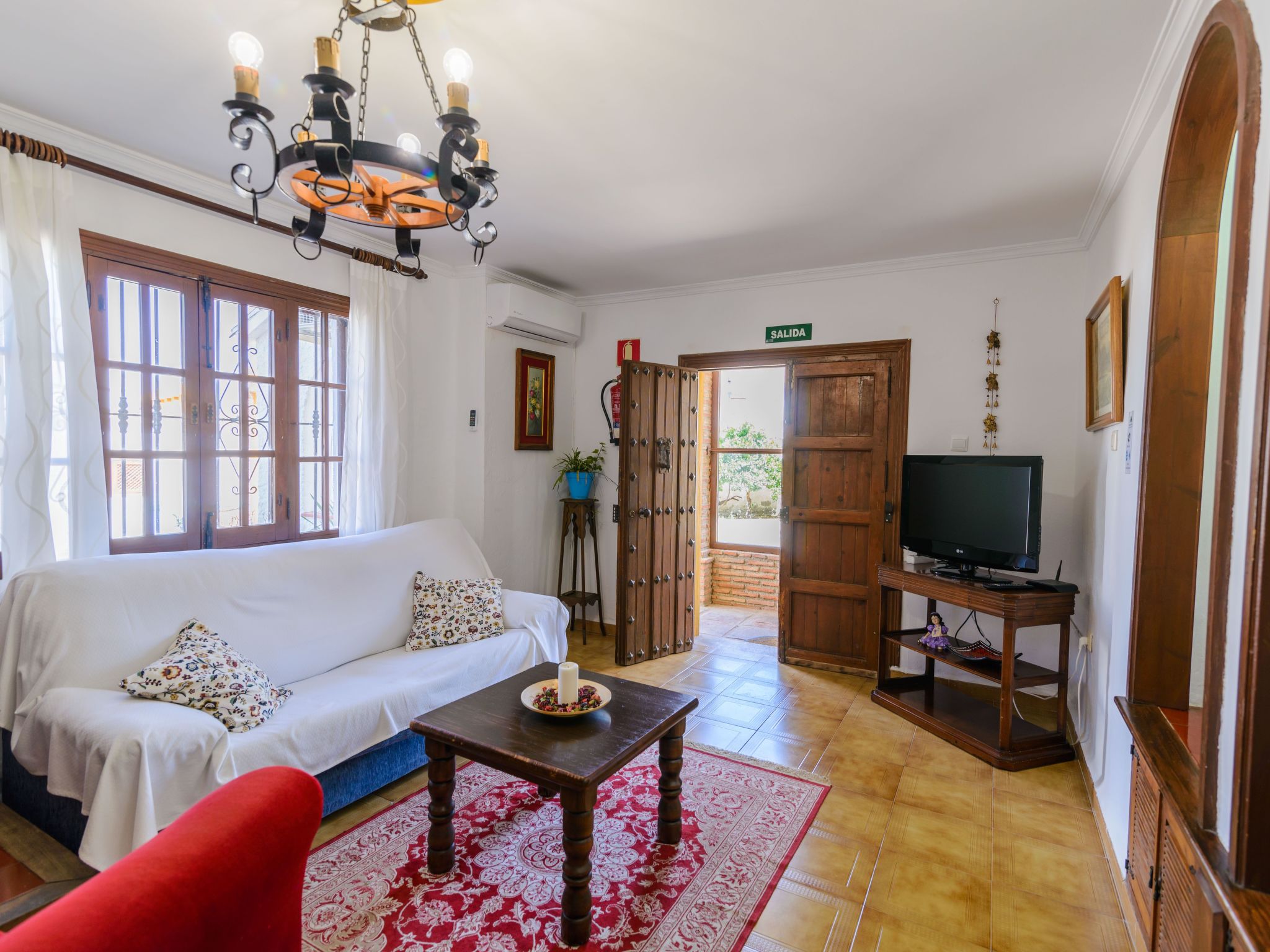 Patio de los Naranjos Haus mit Terrasse und Schwimmbad-Dedans