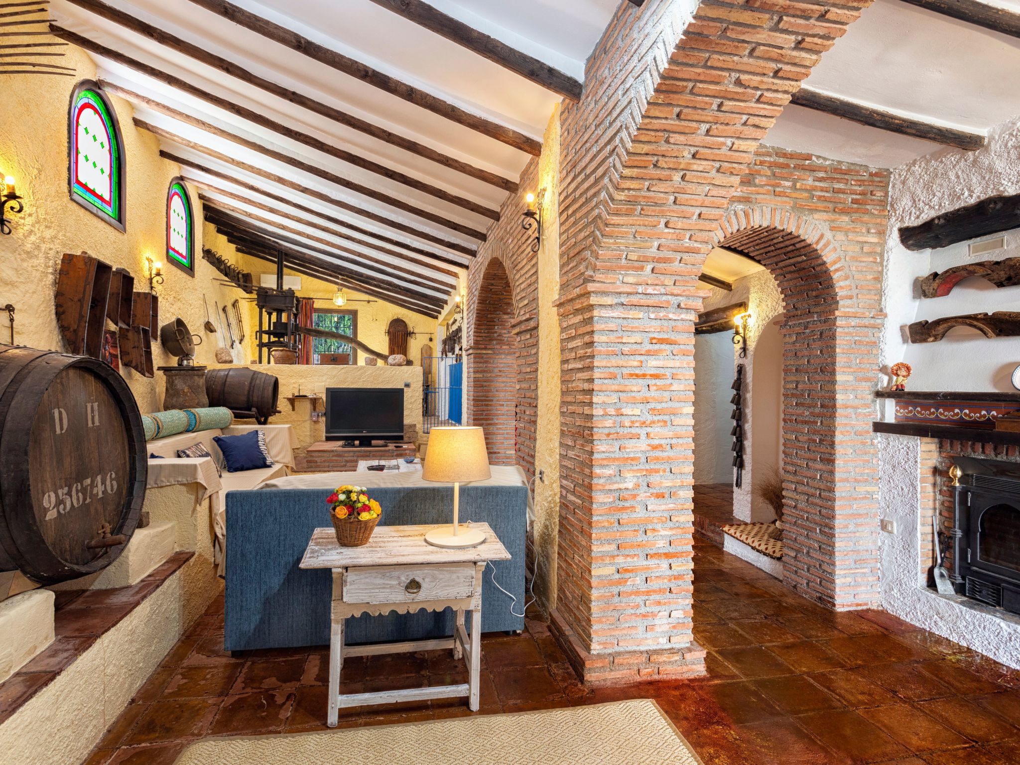 Privates Schwimmbad mit Grill und Feuerstelle-Dedans