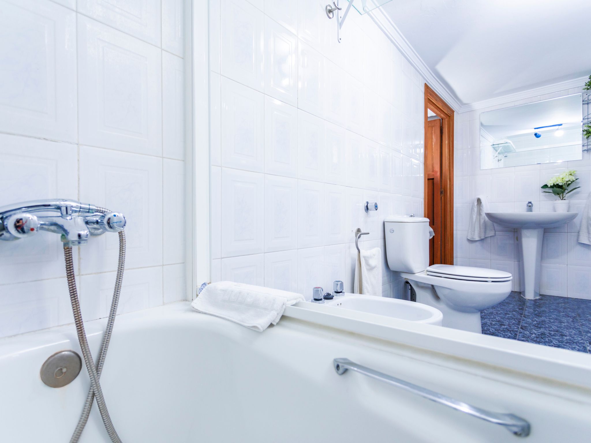 Privates Schwimmbad mit Grill und Feuerstelle-Dedans