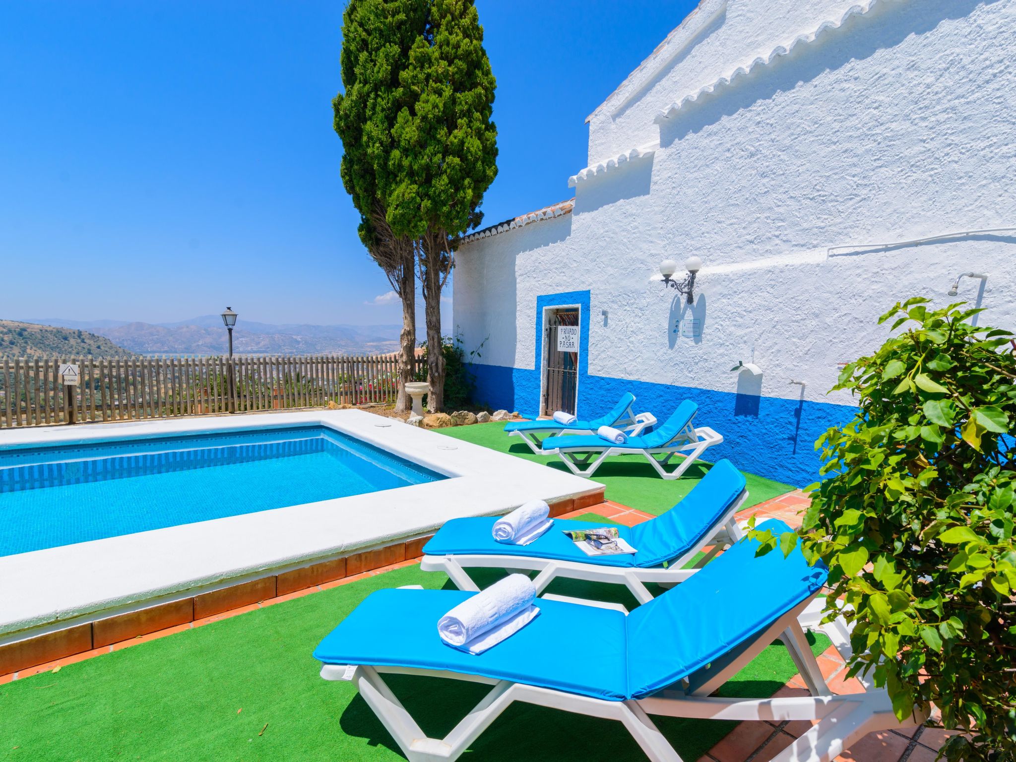 Privates Schwimmbad mit Grill und Feuerstelle-Dedans