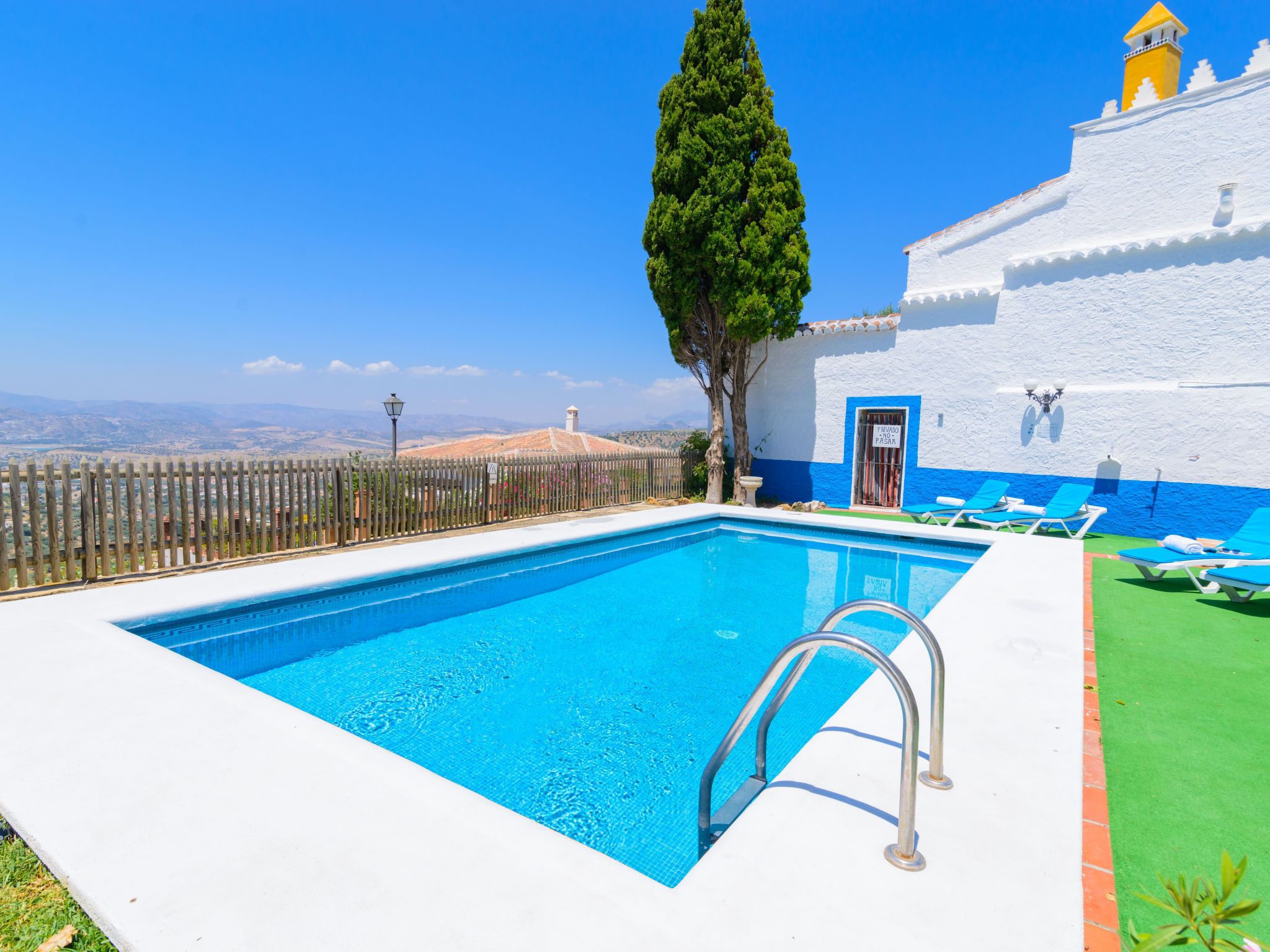 Privates Schwimmbad mit Grill und Feuerstelle-Dedans