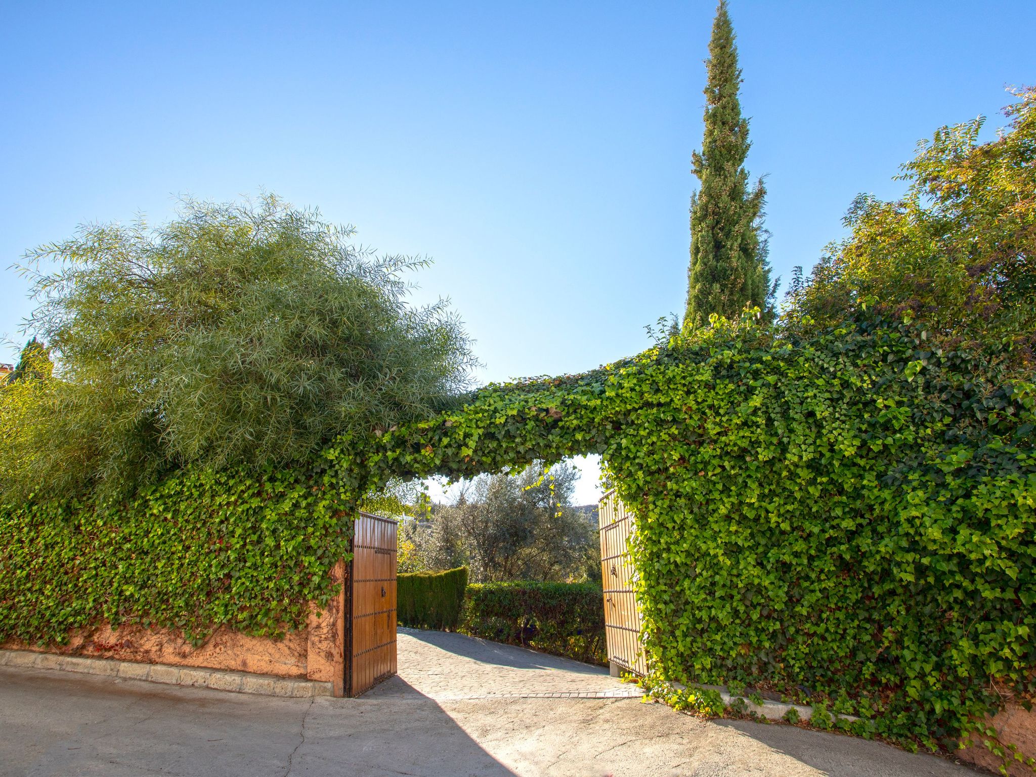 Beheiztes Hallenbad und Freibad-Binnen