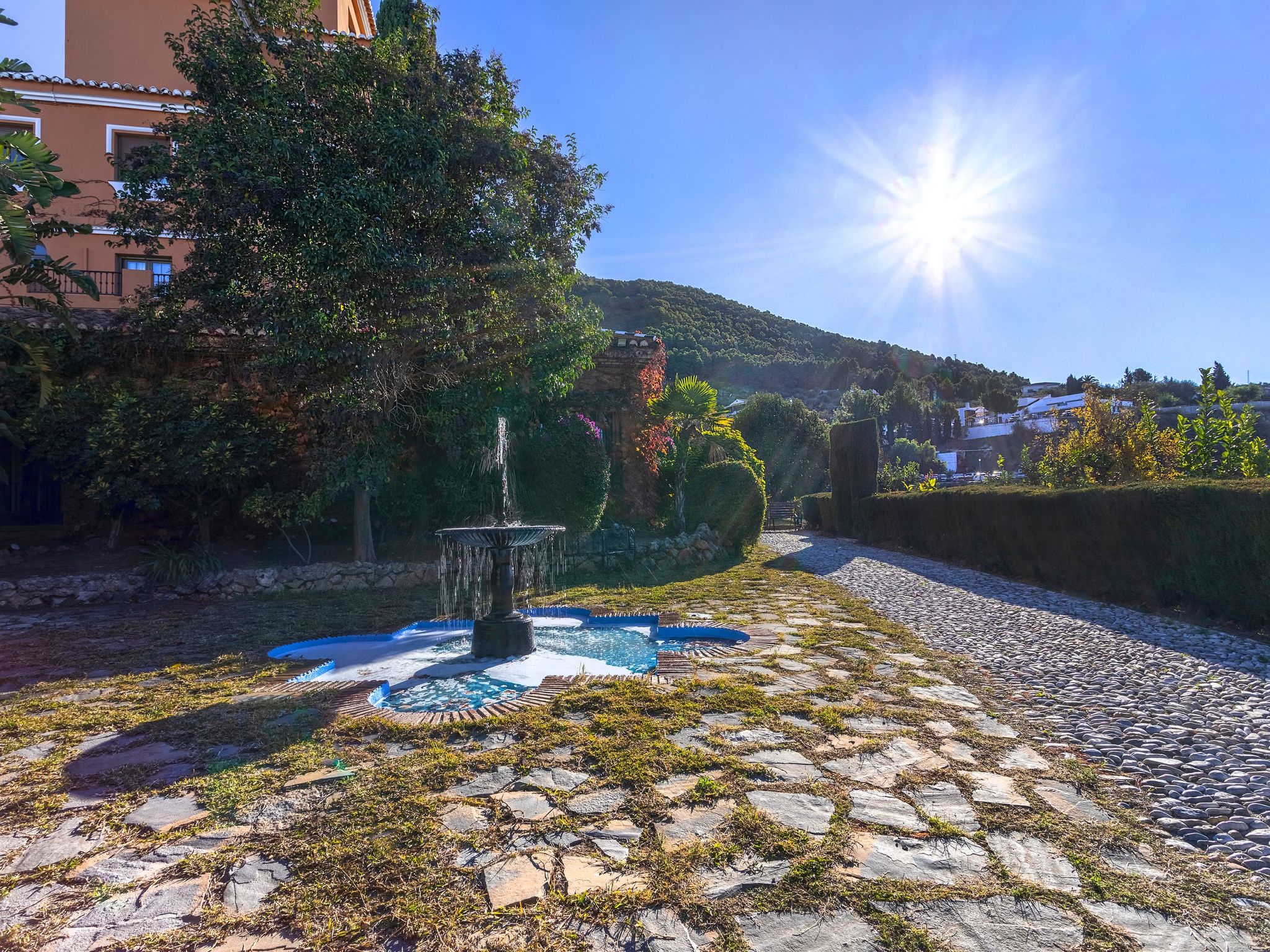 Beheiztes Hallenbad und Freibad-Binnen