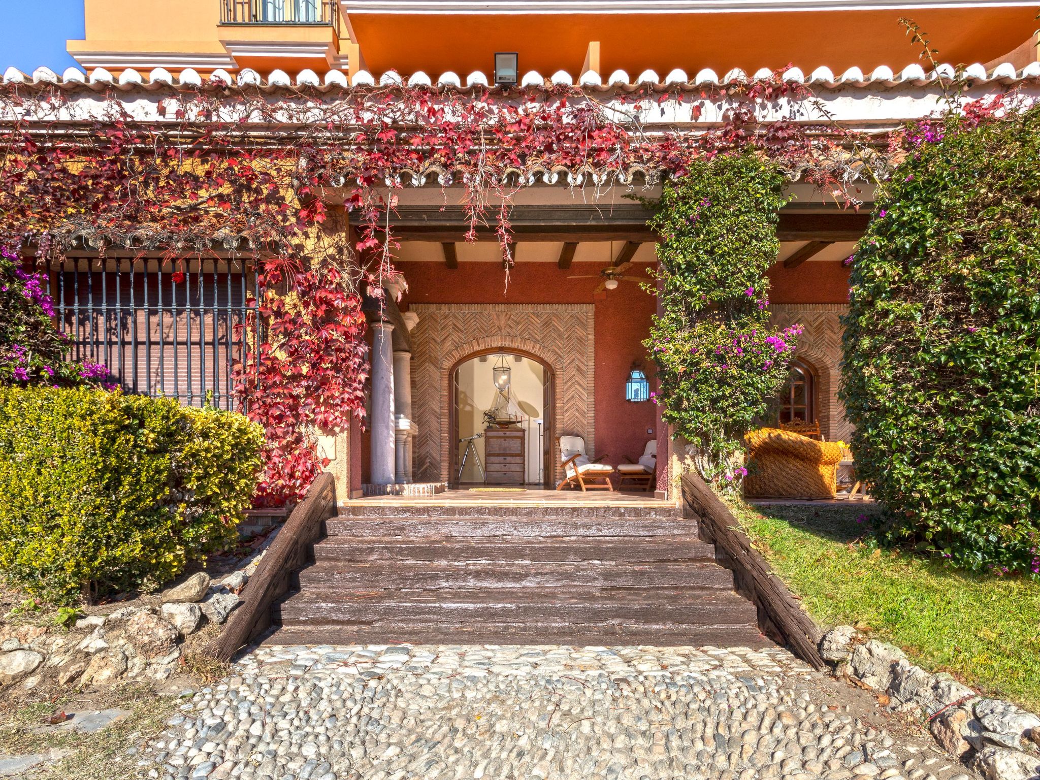 Beheiztes Hallenbad und Freibad-Binnen