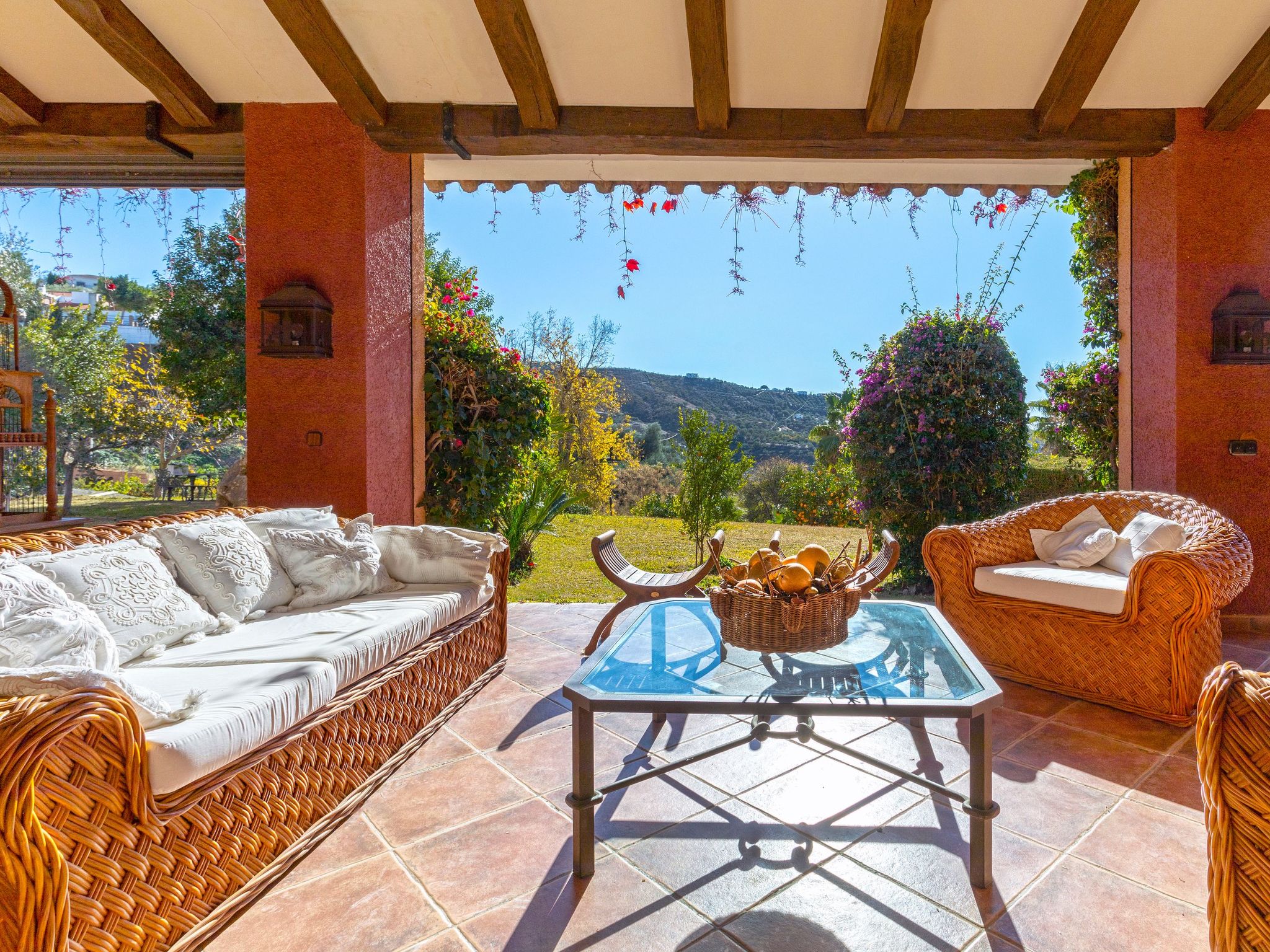 Beheiztes Hallenbad und Freibad-Binnen