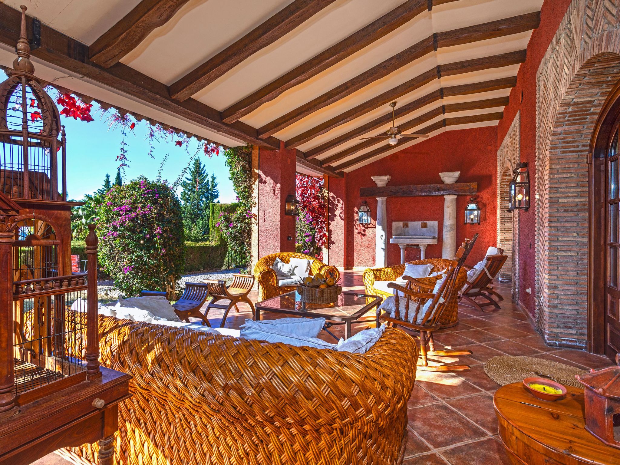 Beheiztes Hallenbad und Freibad-Binnen