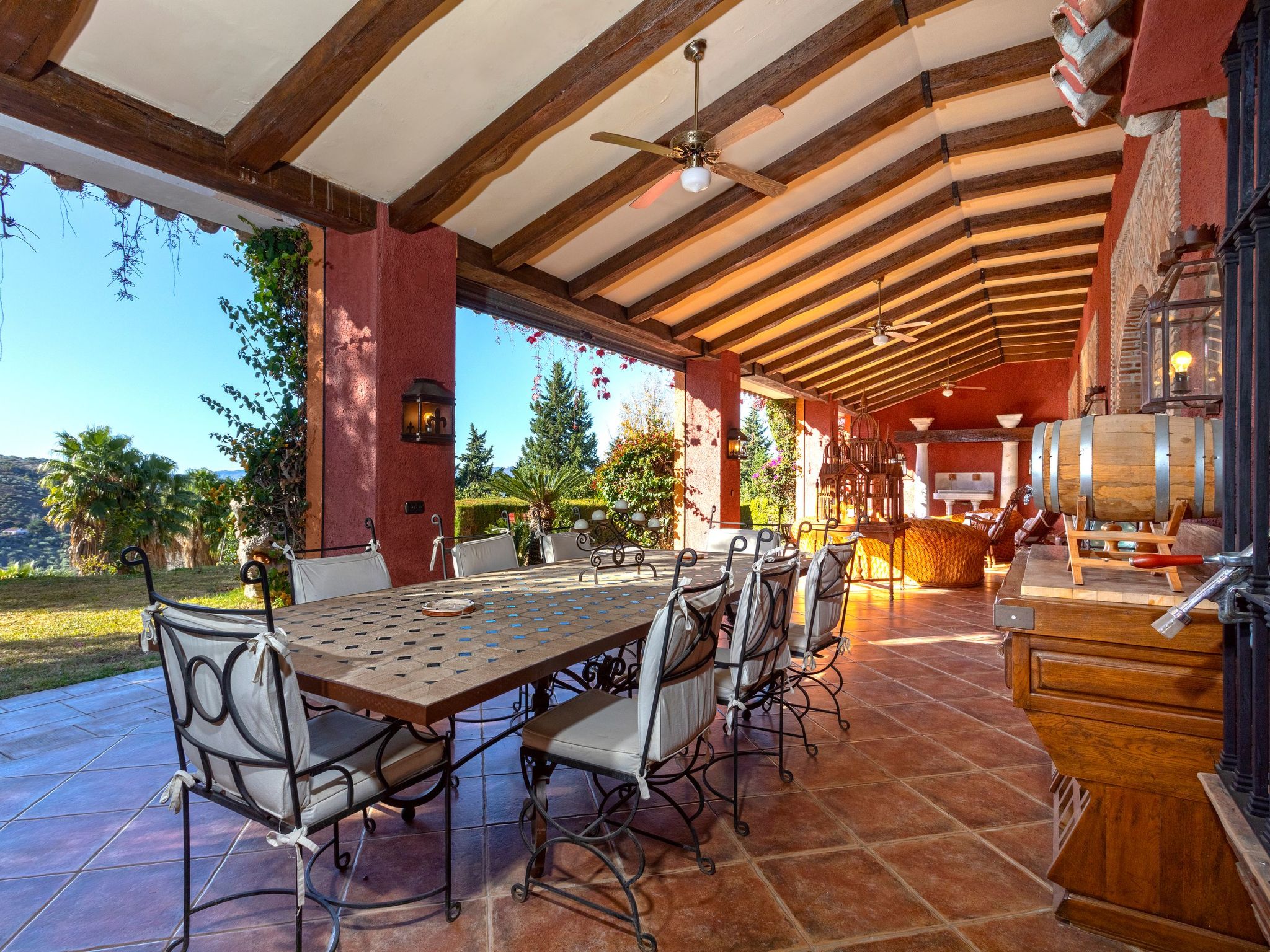 Beheiztes Hallenbad und Freibad-Binnen