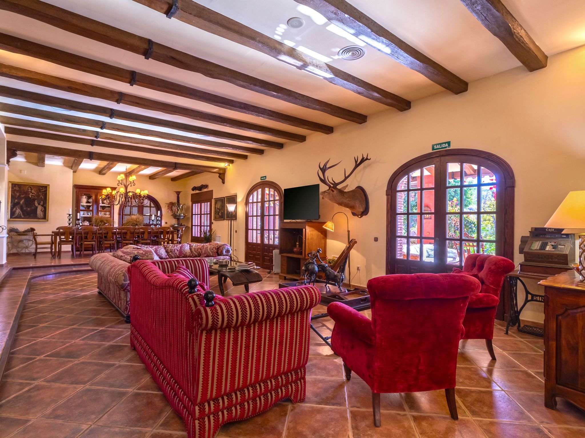 Beheiztes Hallenbad und Freibad-Binnen