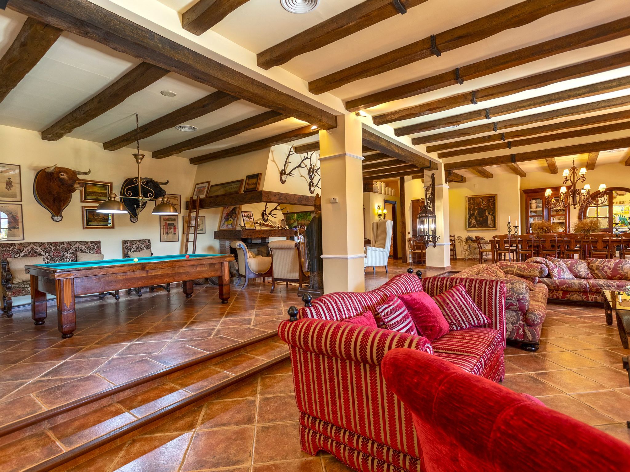 Beheiztes Hallenbad und Freibad-Binnen