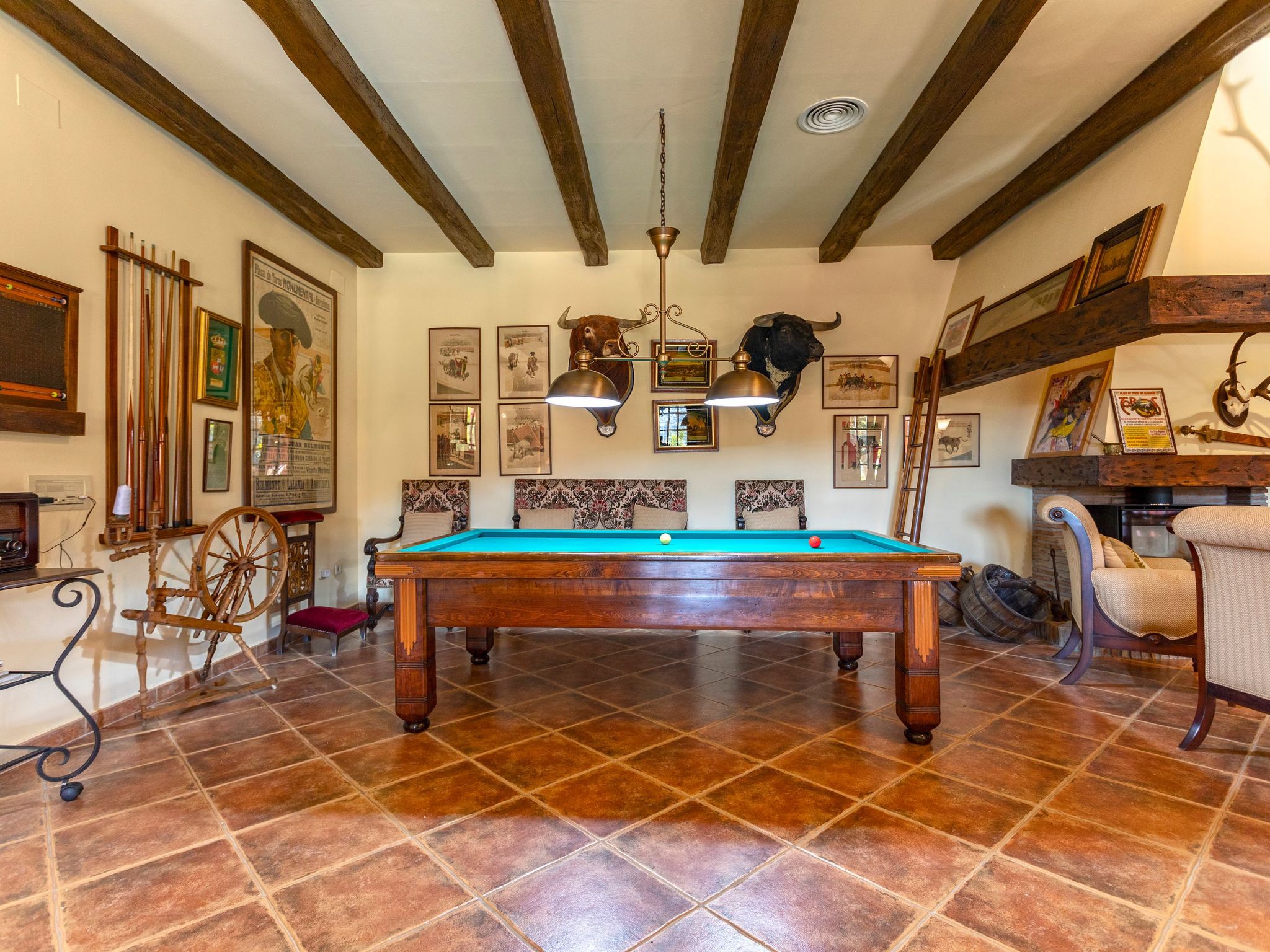 Beheiztes Hallenbad und Freibad-Binnen