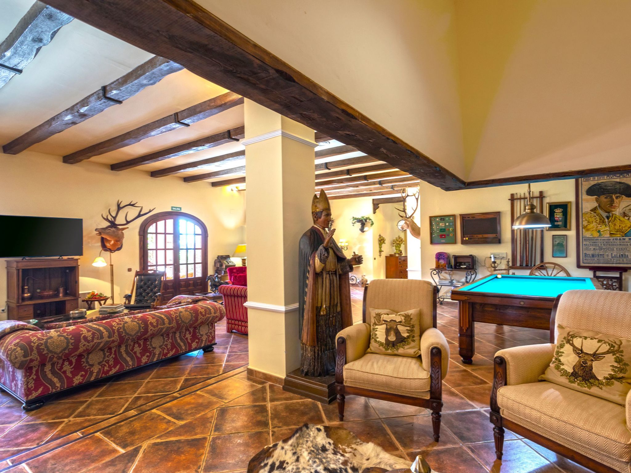 Beheiztes Hallenbad und Freibad-Binnen