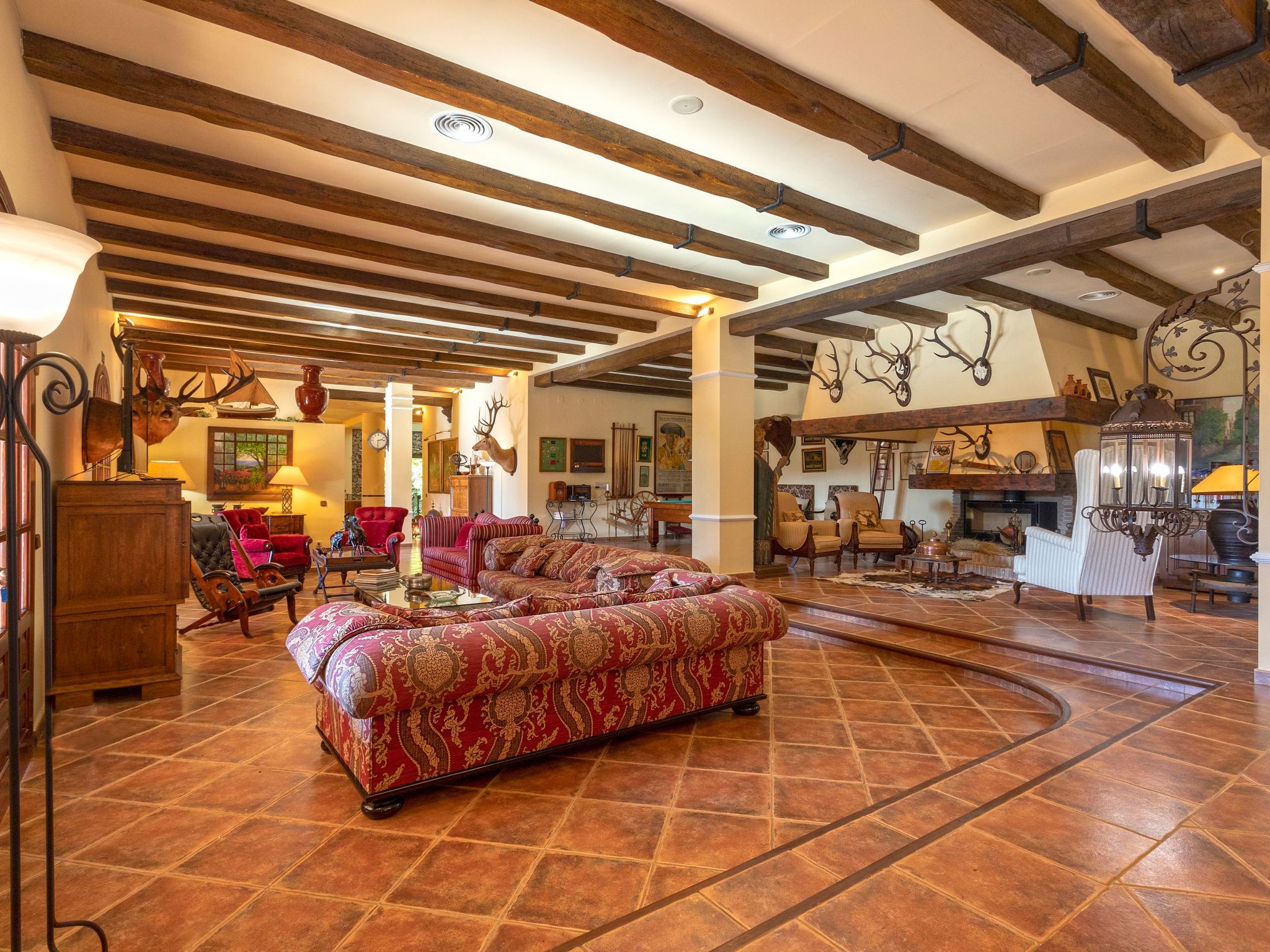 Beheiztes Hallenbad und Freibad-Binnen