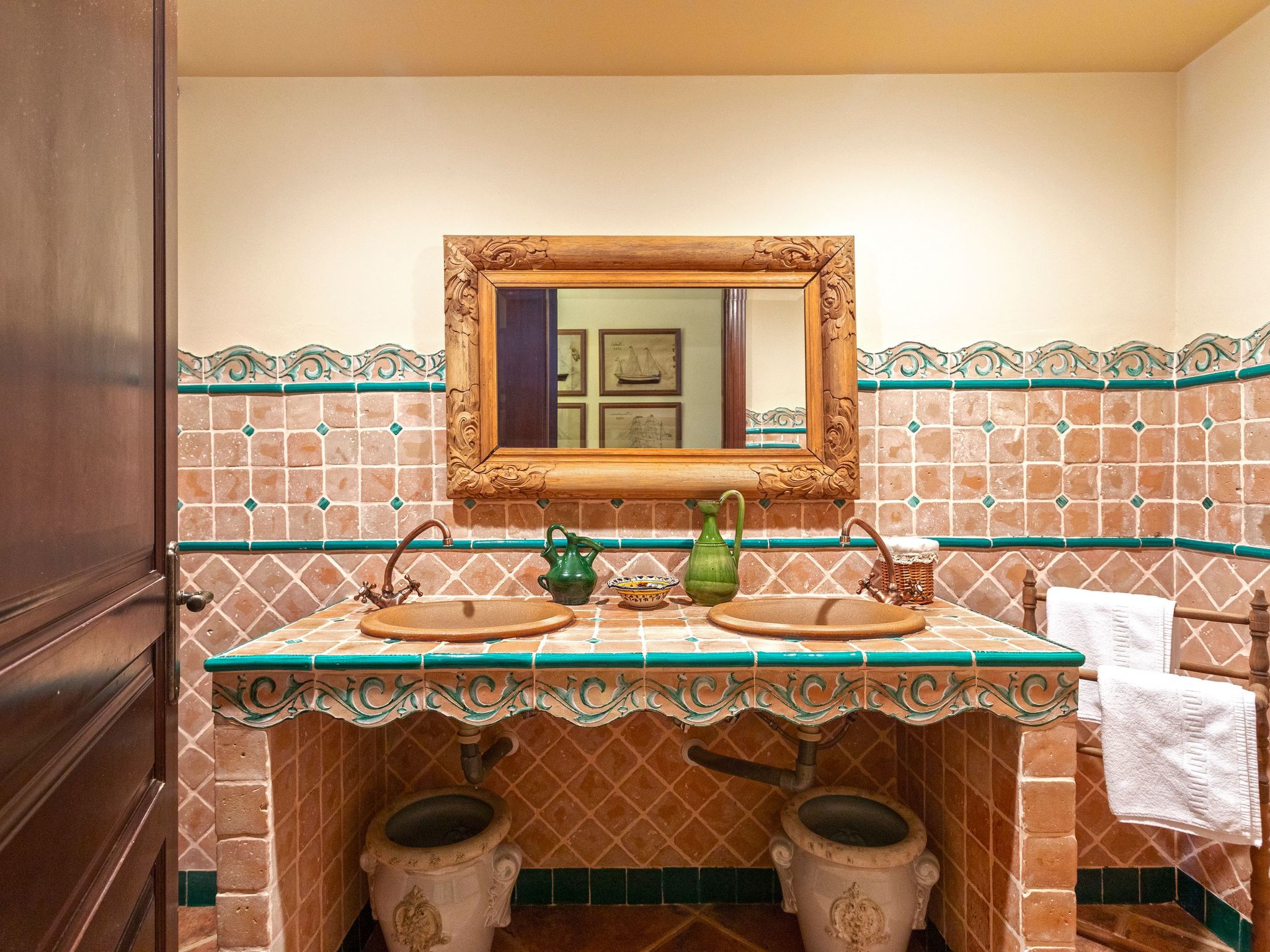 Beheiztes Hallenbad und Freibad-Binnen