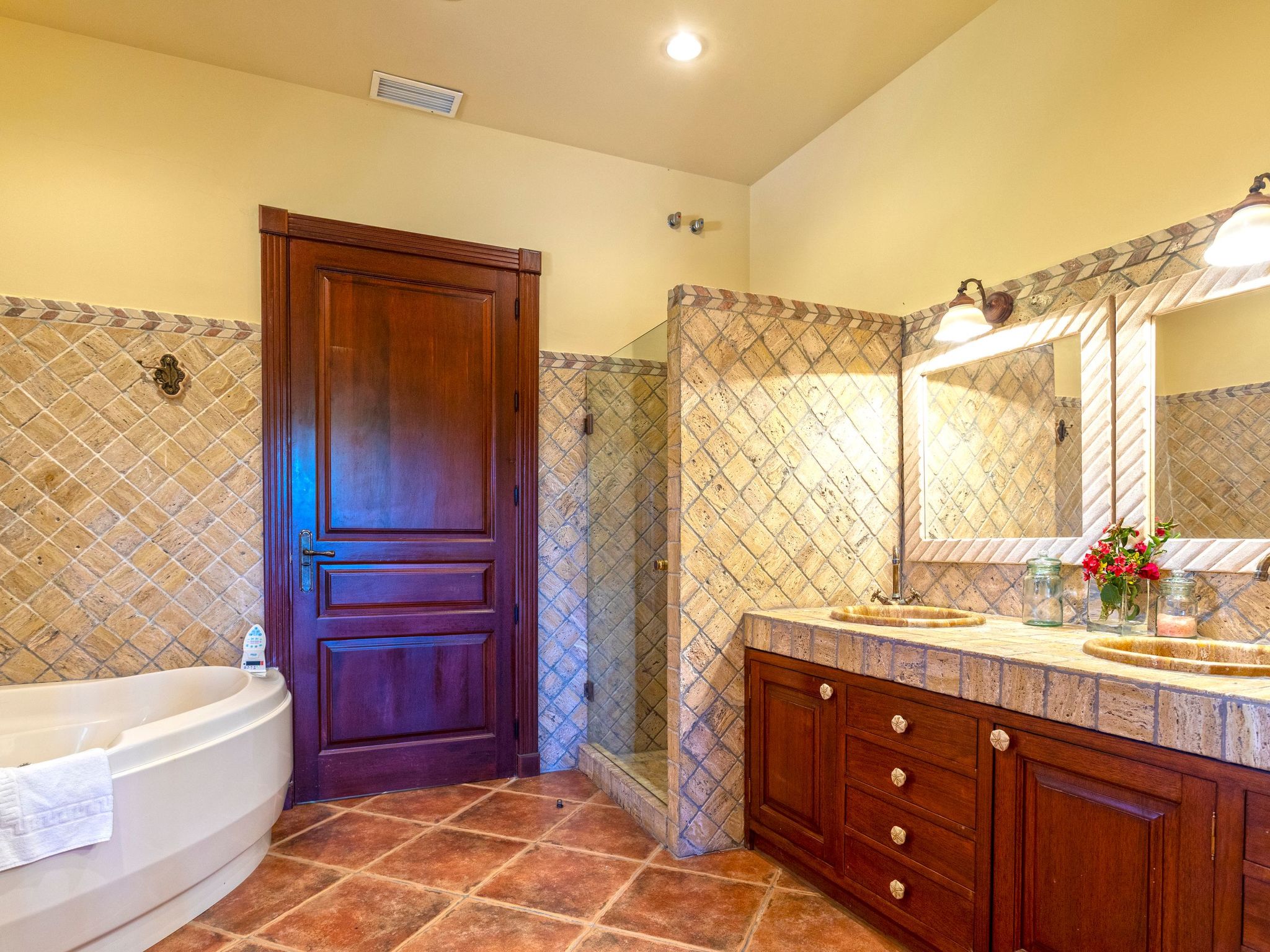 Beheiztes Hallenbad und Freibad-Binnen