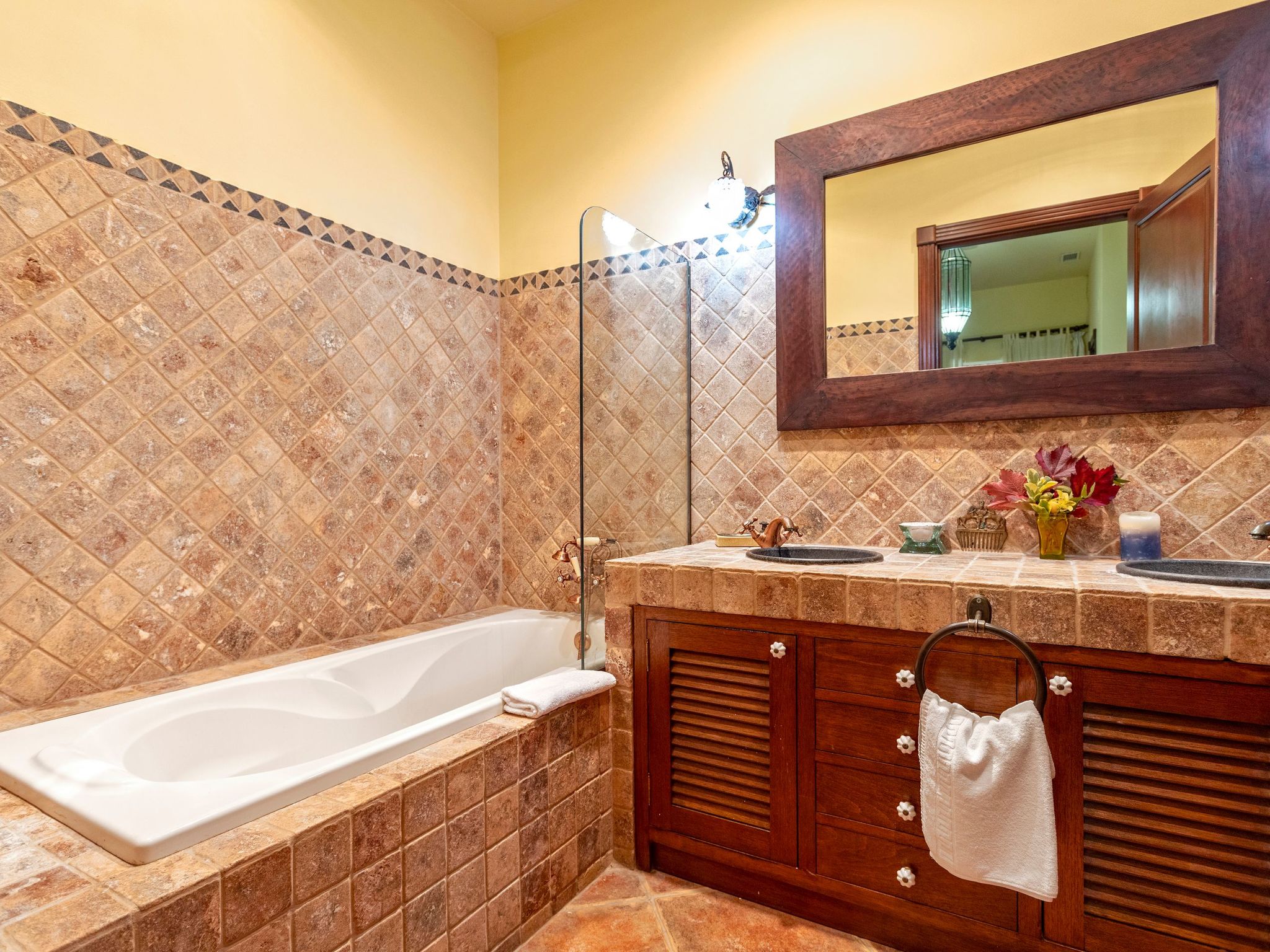 Beheiztes Hallenbad und Freibad-Binnen