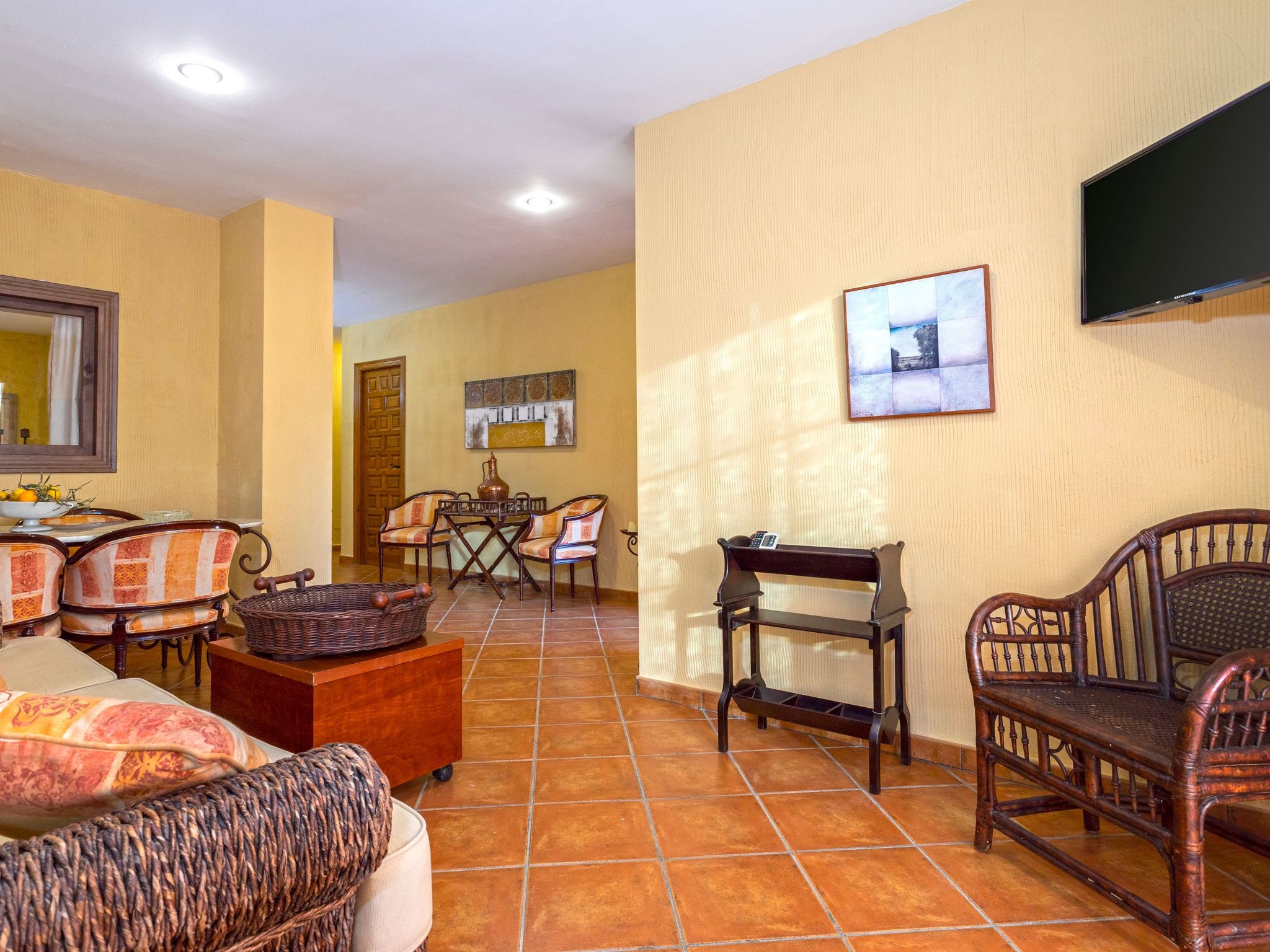 Beheiztes Hallenbad und Freibad-Binnen