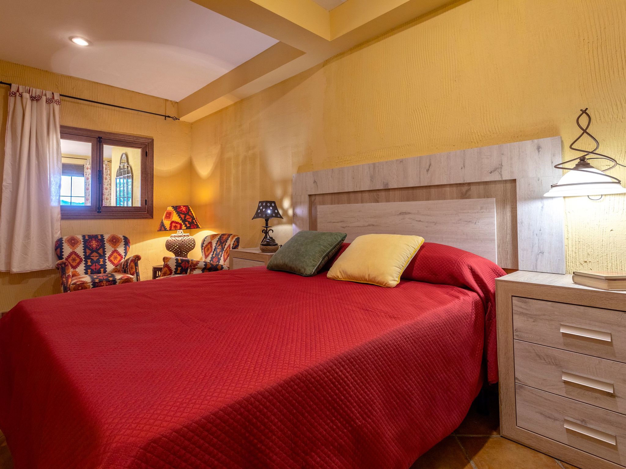 Beheiztes Hallenbad und Freibad-Binnen