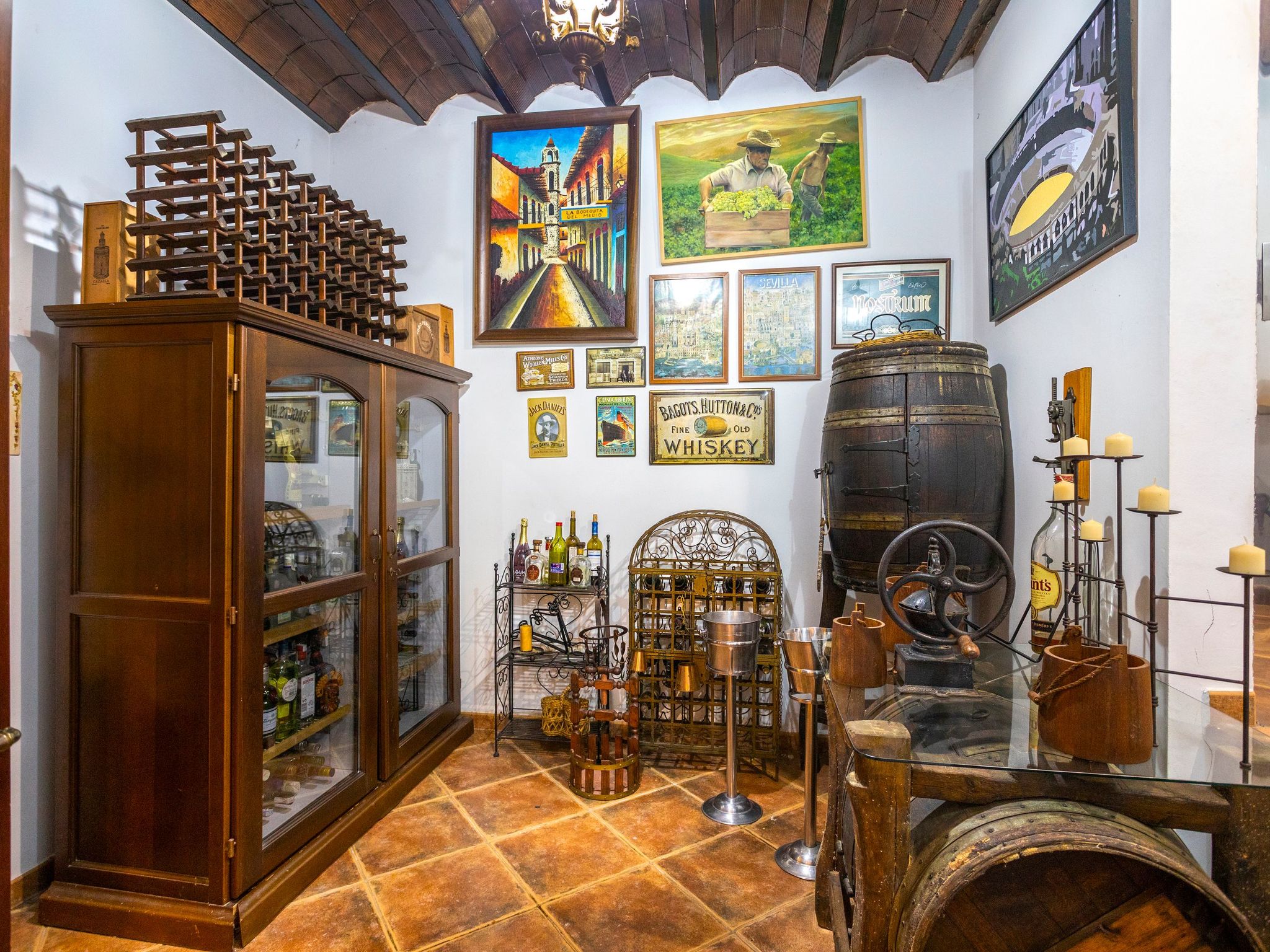 Beheiztes Hallenbad und Freibad-Binnen