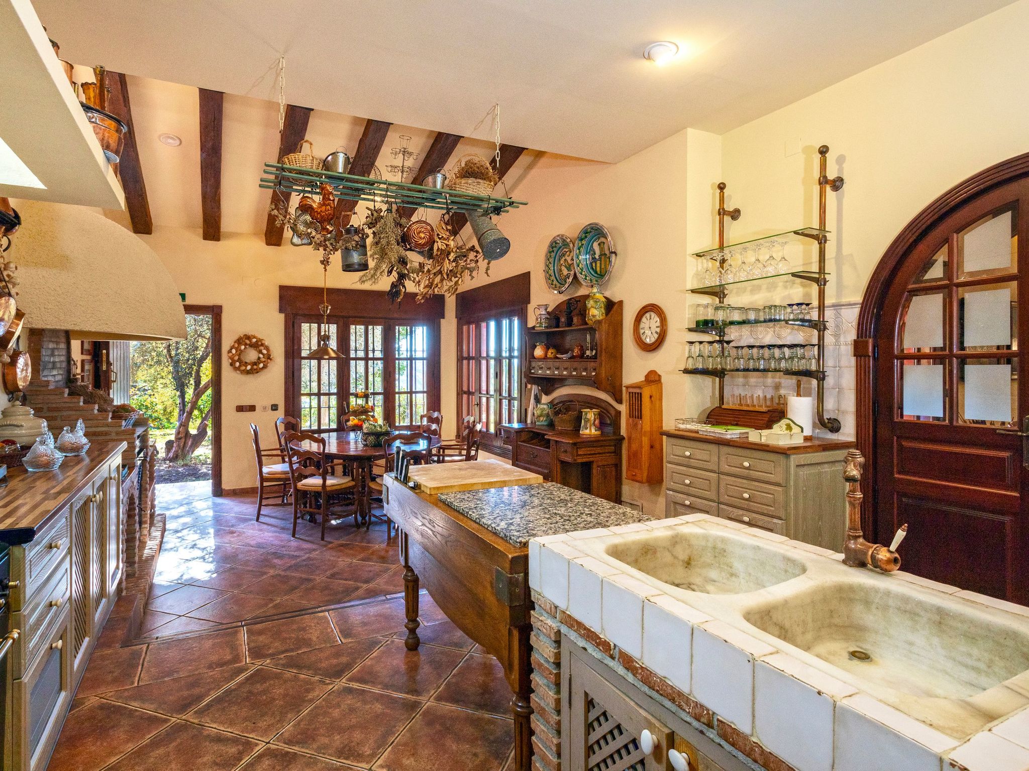 Beheiztes Hallenbad und Freibad-Binnen