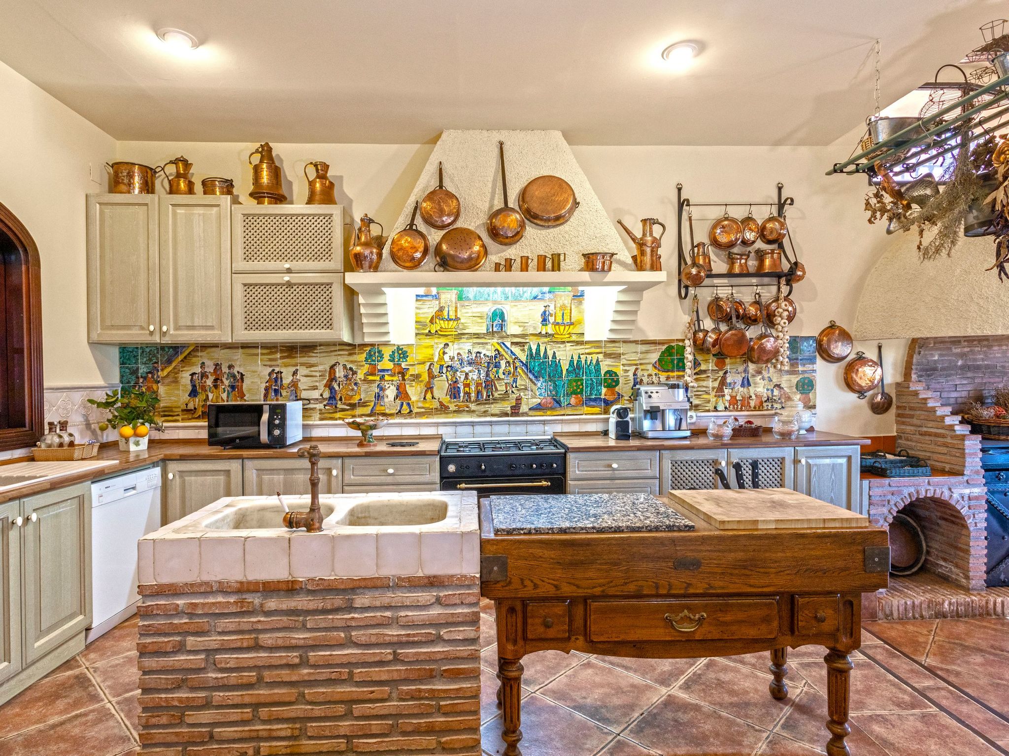 Beheiztes Hallenbad und Freibad-Binnen