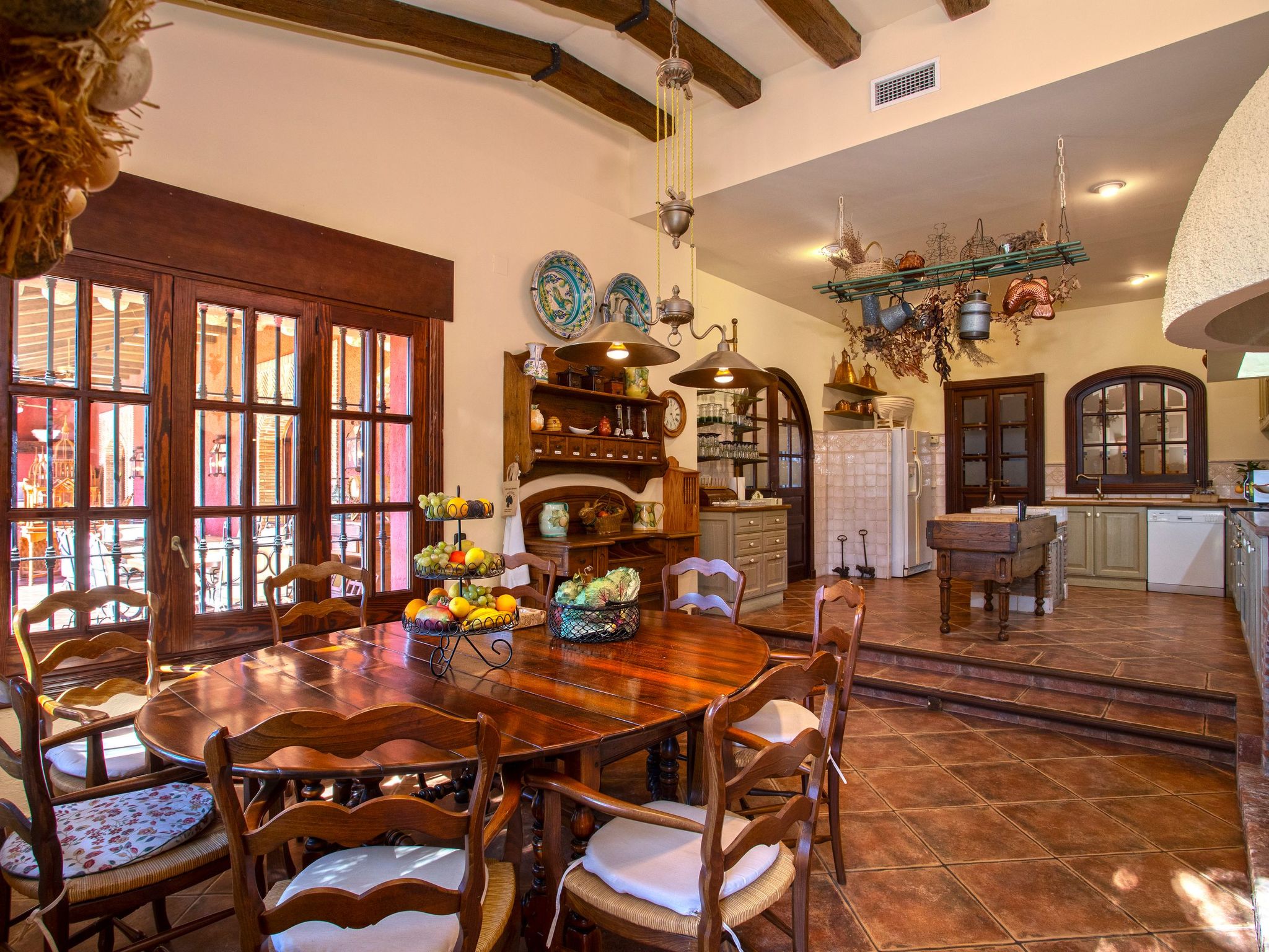 Beheiztes Hallenbad und Freibad-Binnen