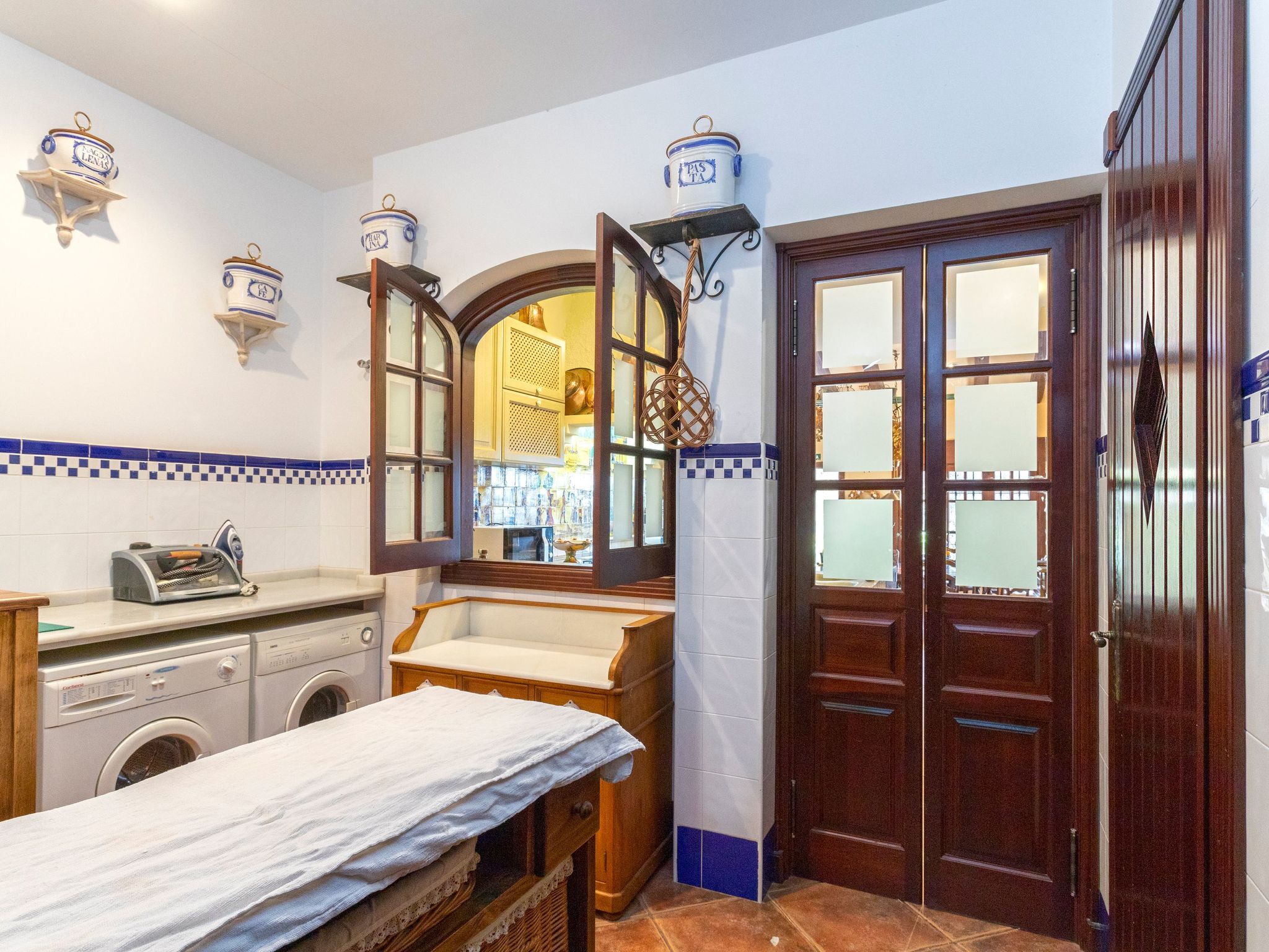 Beheiztes Hallenbad und Freibad-Binnen