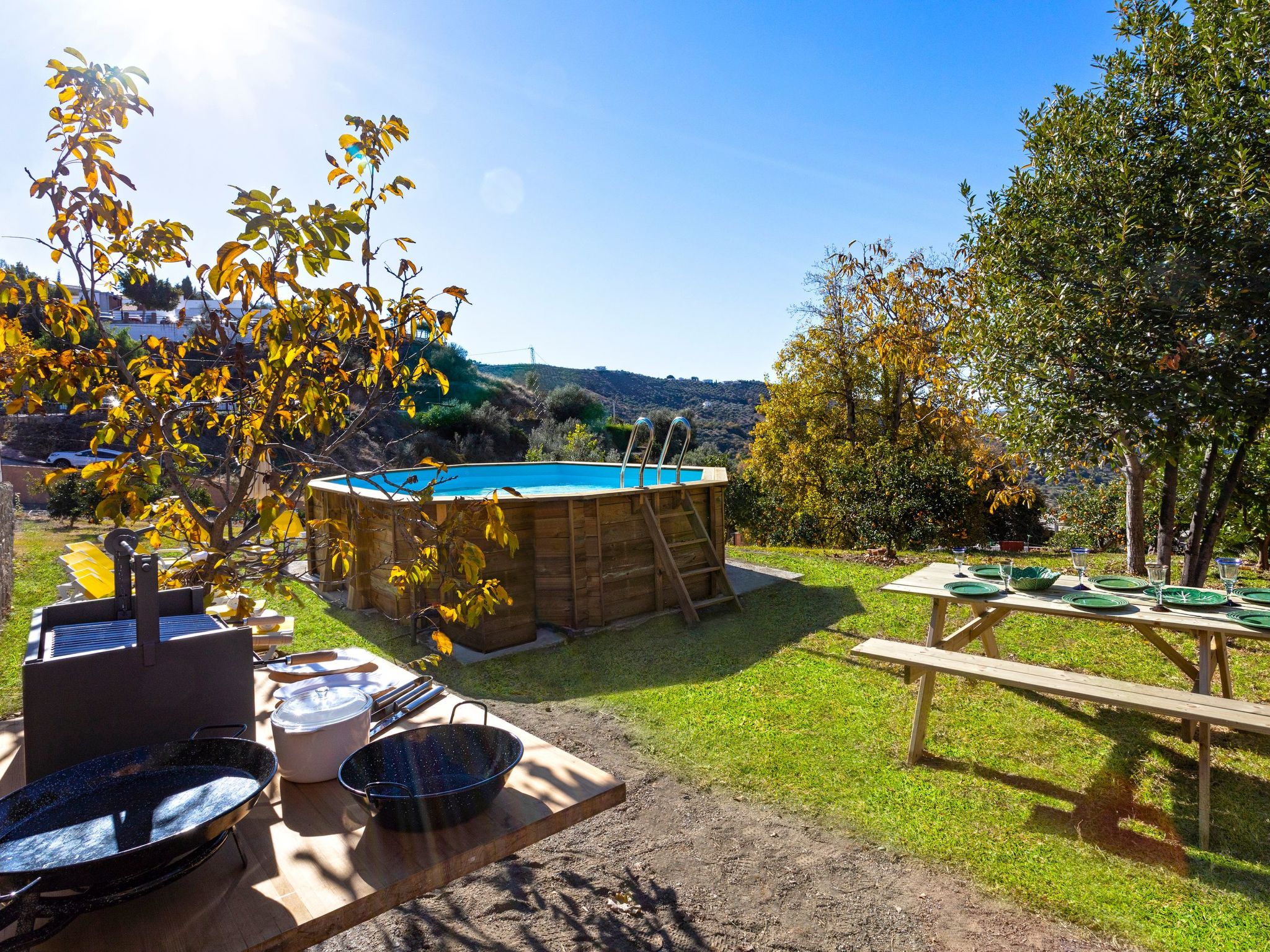 Beheiztes Hallenbad und Freibad-Binnen