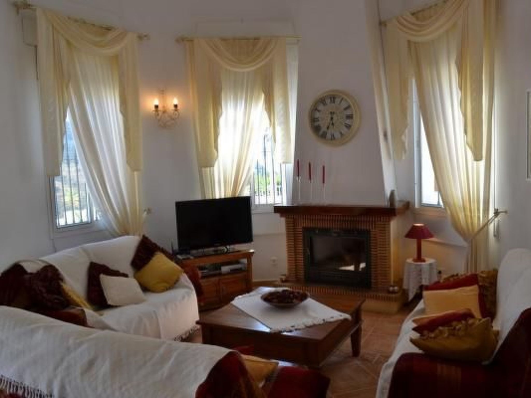 Villa mit Blick auf das Wasser-Image-tags.info