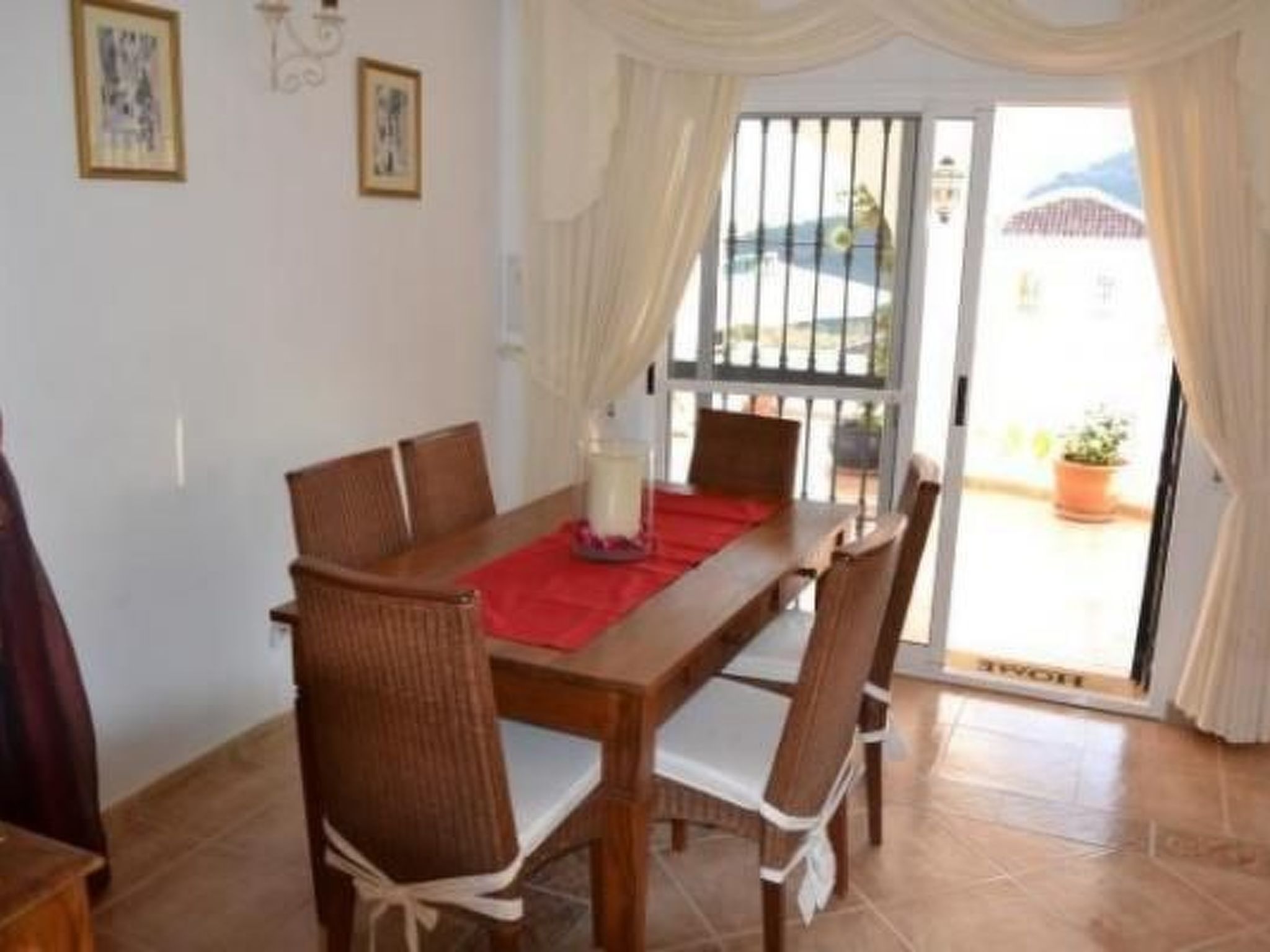 Villa mit Blick auf das Wasser-Image-tags.info