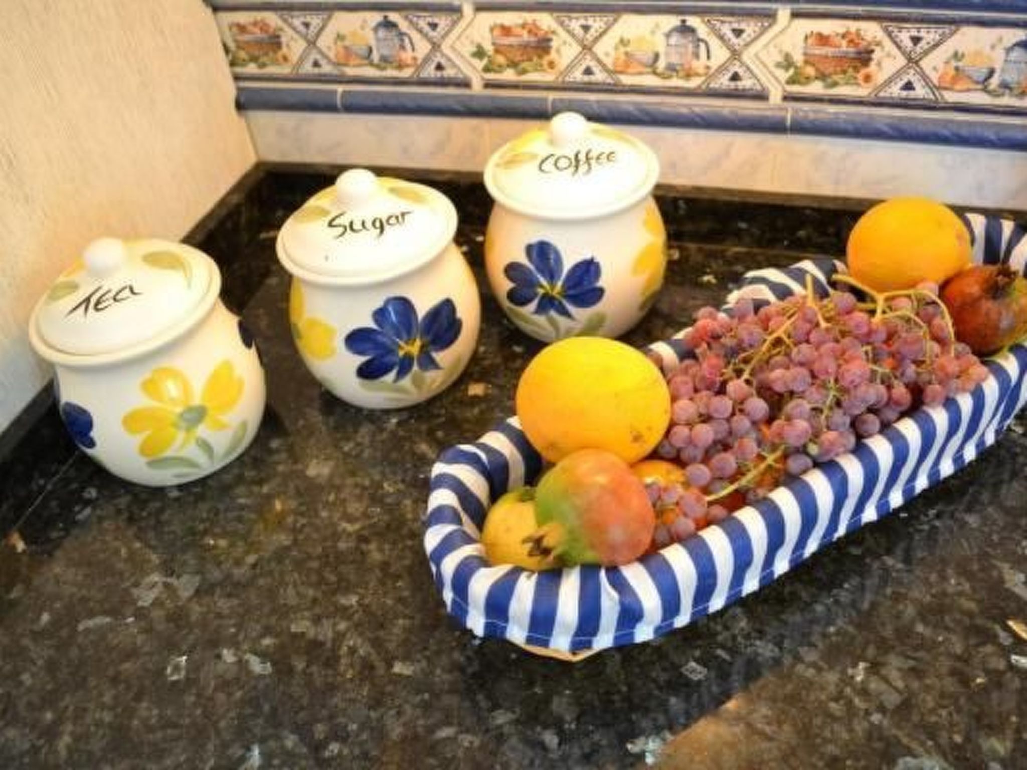 Villa mit Blick auf das Wasser-Image-tags.info