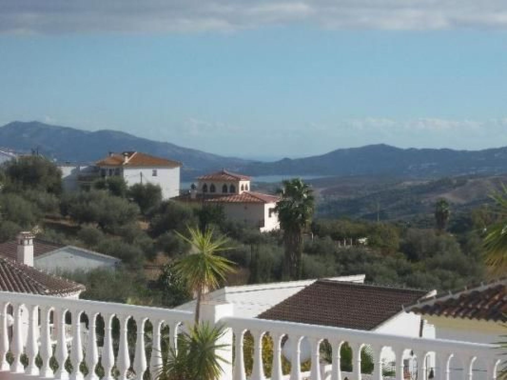 Villa mit Blick auf das Wasser-Image-tags.info