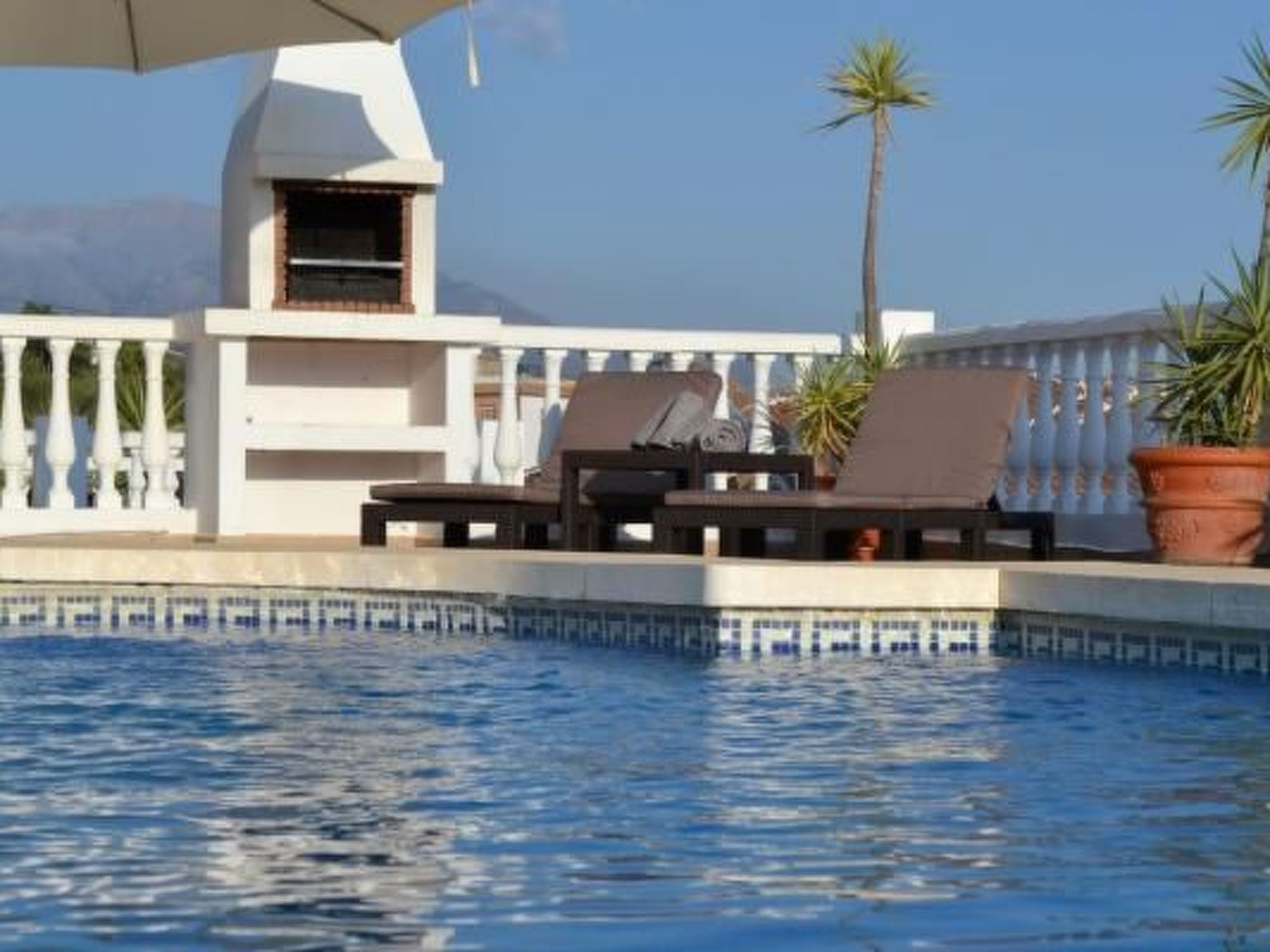 Villa mit Blick auf das Wasser-Image-tags.info