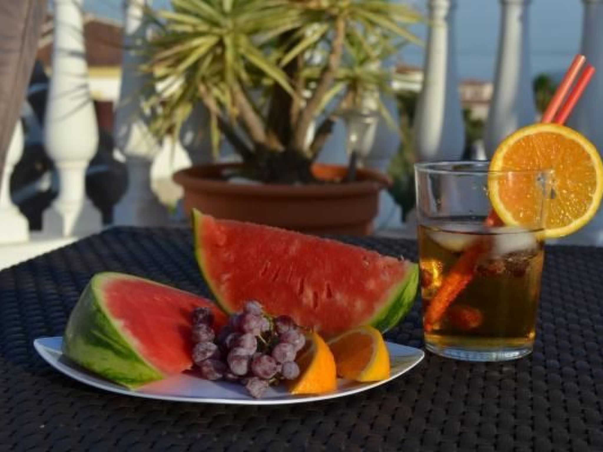 Villa mit Blick auf das Wasser-Image-tags.info