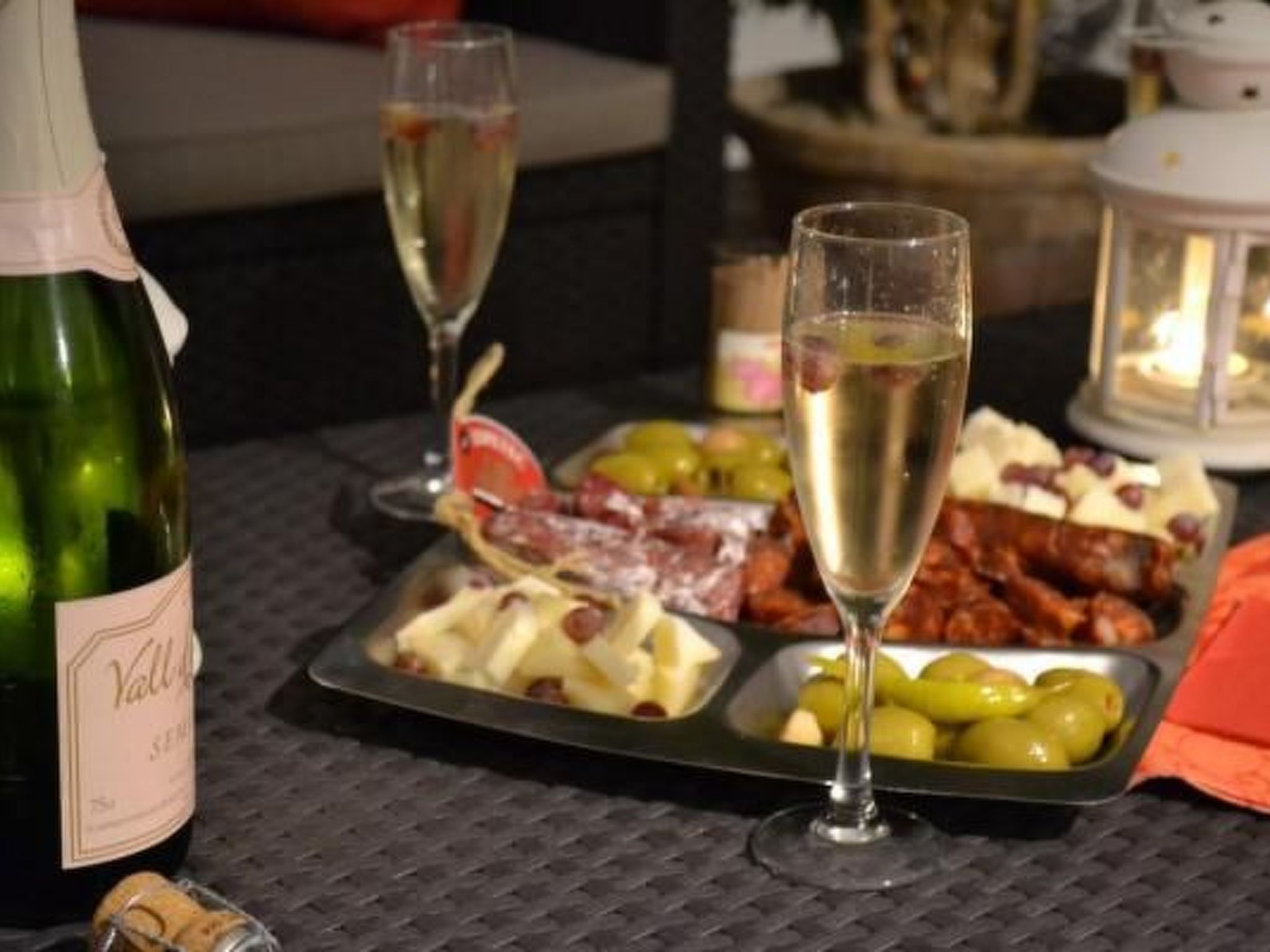 Villa mit Blick auf das Wasser-Image-tags.info