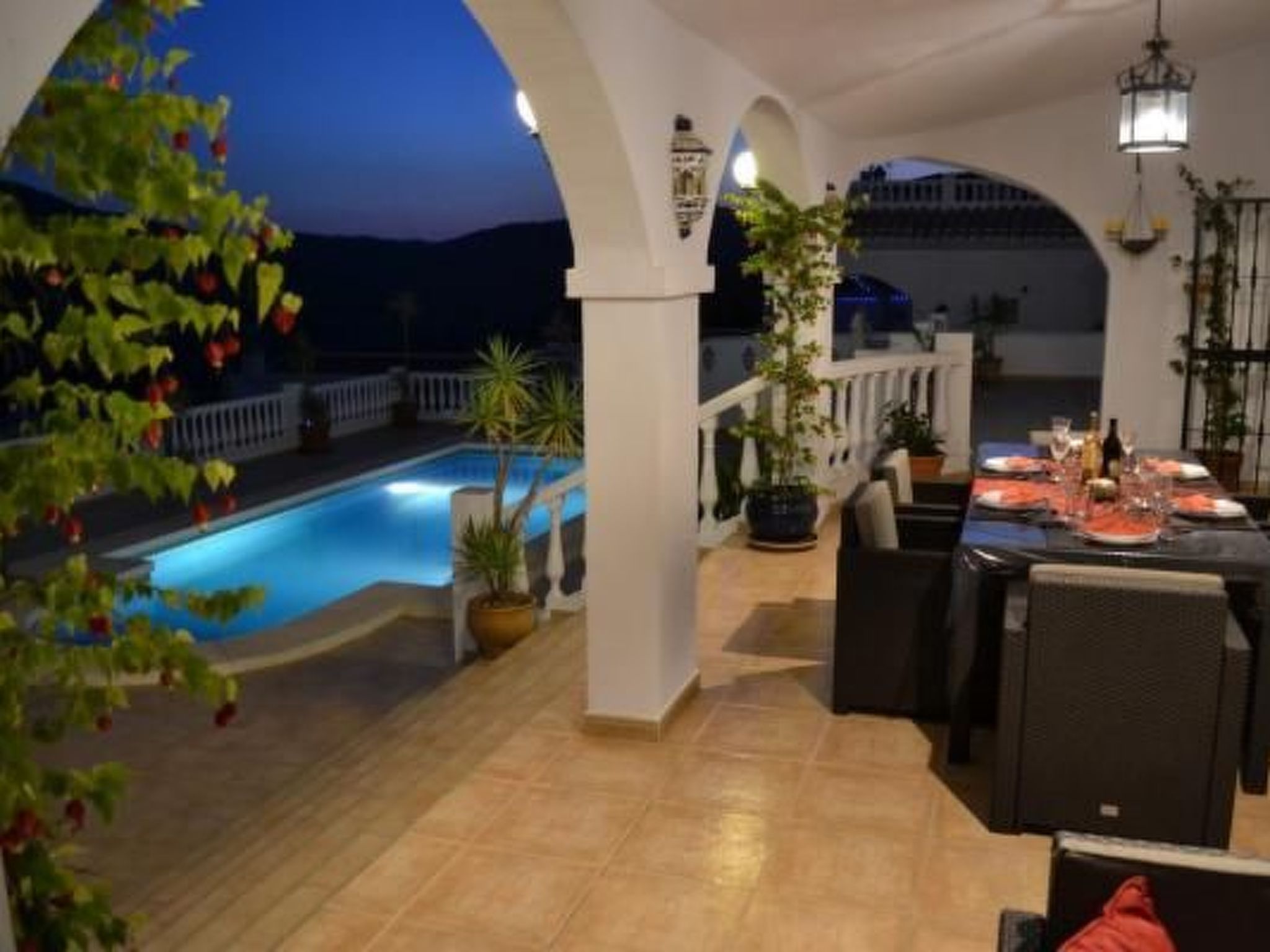 Villa mit Blick auf das Wasser-Image-tags.info