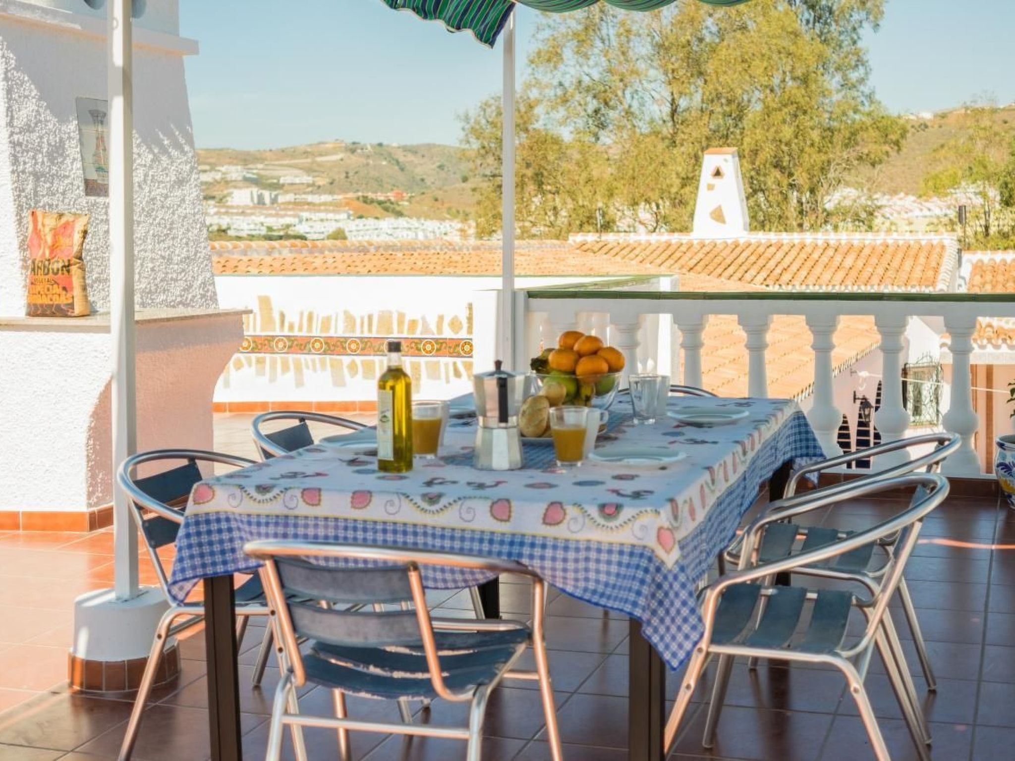 "Córdoba" mit Gemeinschaftspool und fantastischer Aussicht in einem andalusisch - Buiten