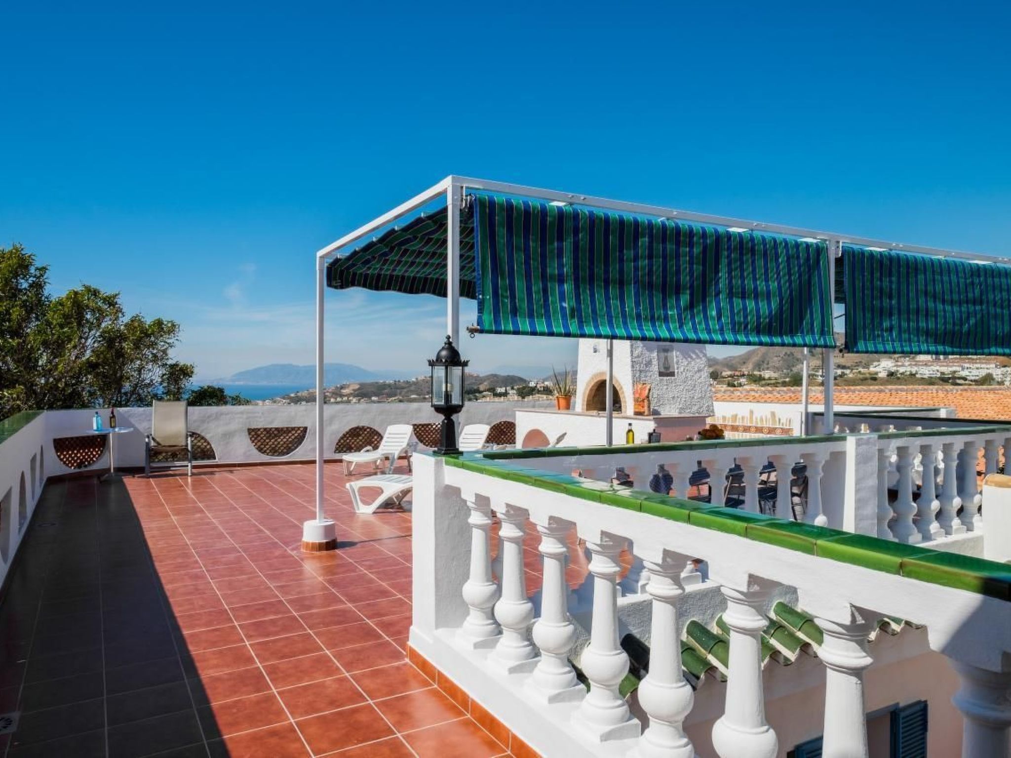 "Córdoba" mit Gemeinschaftspool und fantastischer Aussicht in einem andalusisch - Buiten