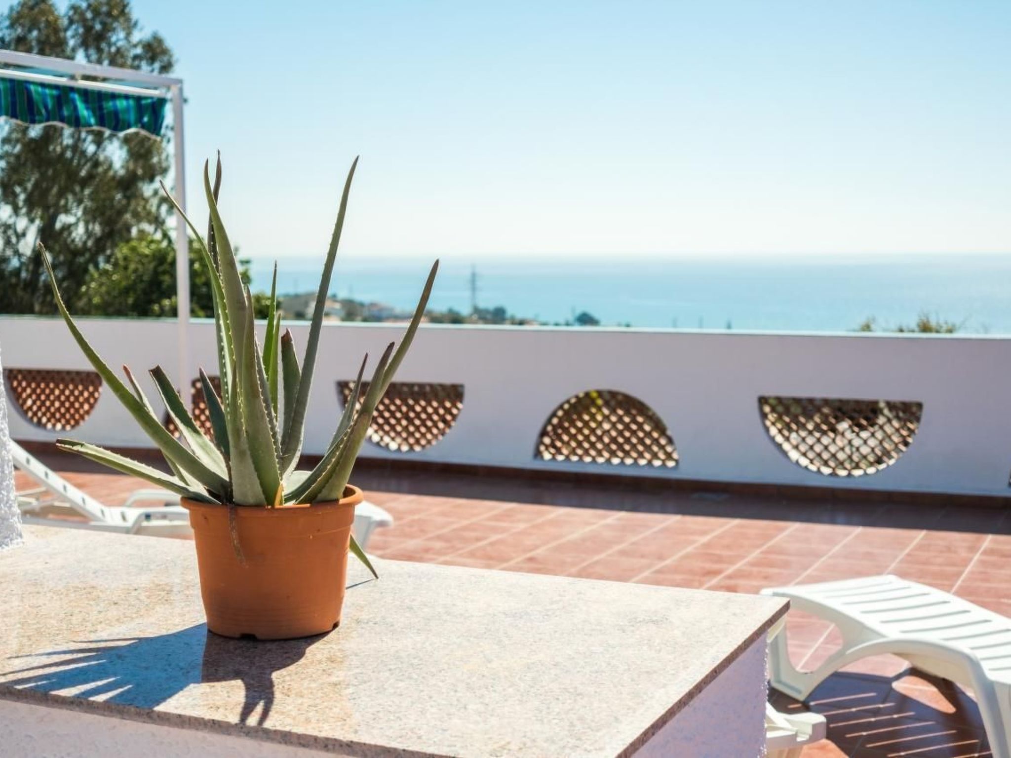 "Córdoba" mit Gemeinschaftspool und fantastischer Aussicht in einem andalusisch - Buiten