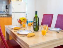 Authentiek Andalusisch vakantiehuis met gedeeld zwembad in Benajarafe - thumbnail 4
