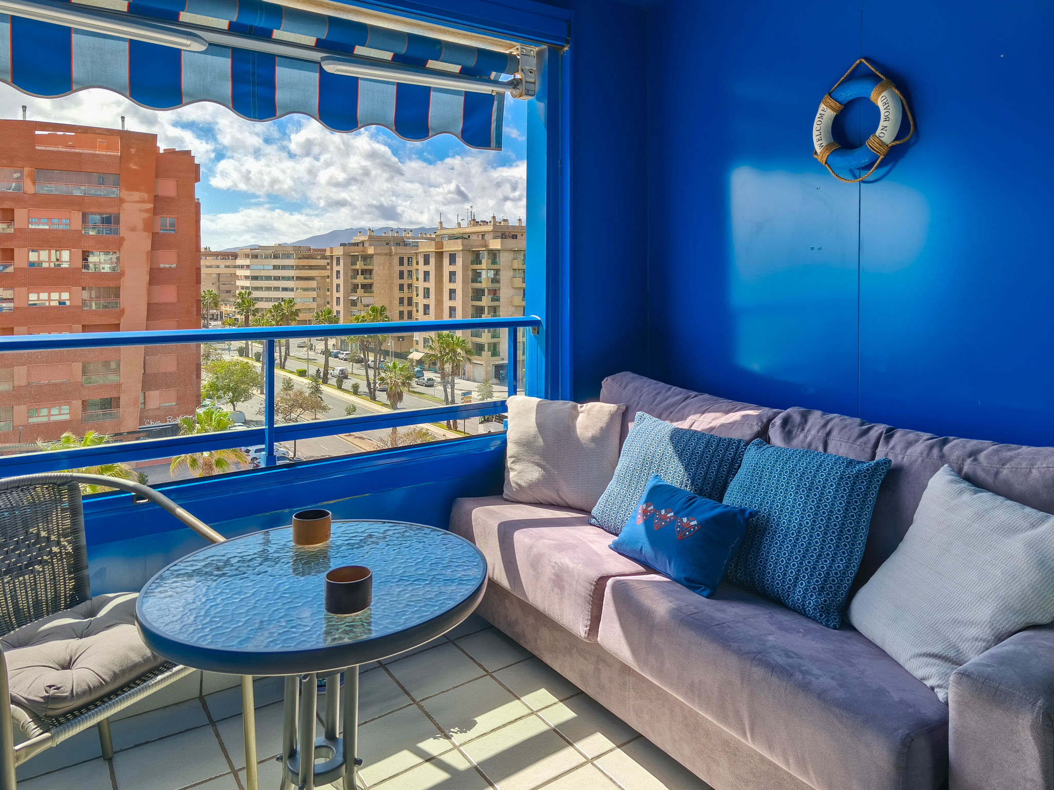 "Mar y sol Malaga Pacifico", appartement 3-kamers 79 m2 op de 5e verdieping. Woon-/eetkamer met Digitale TV, air-conditioning en heteluchtverwarming. Uitgang naar het terras. 1 kamer met 1 2-pers bed ..