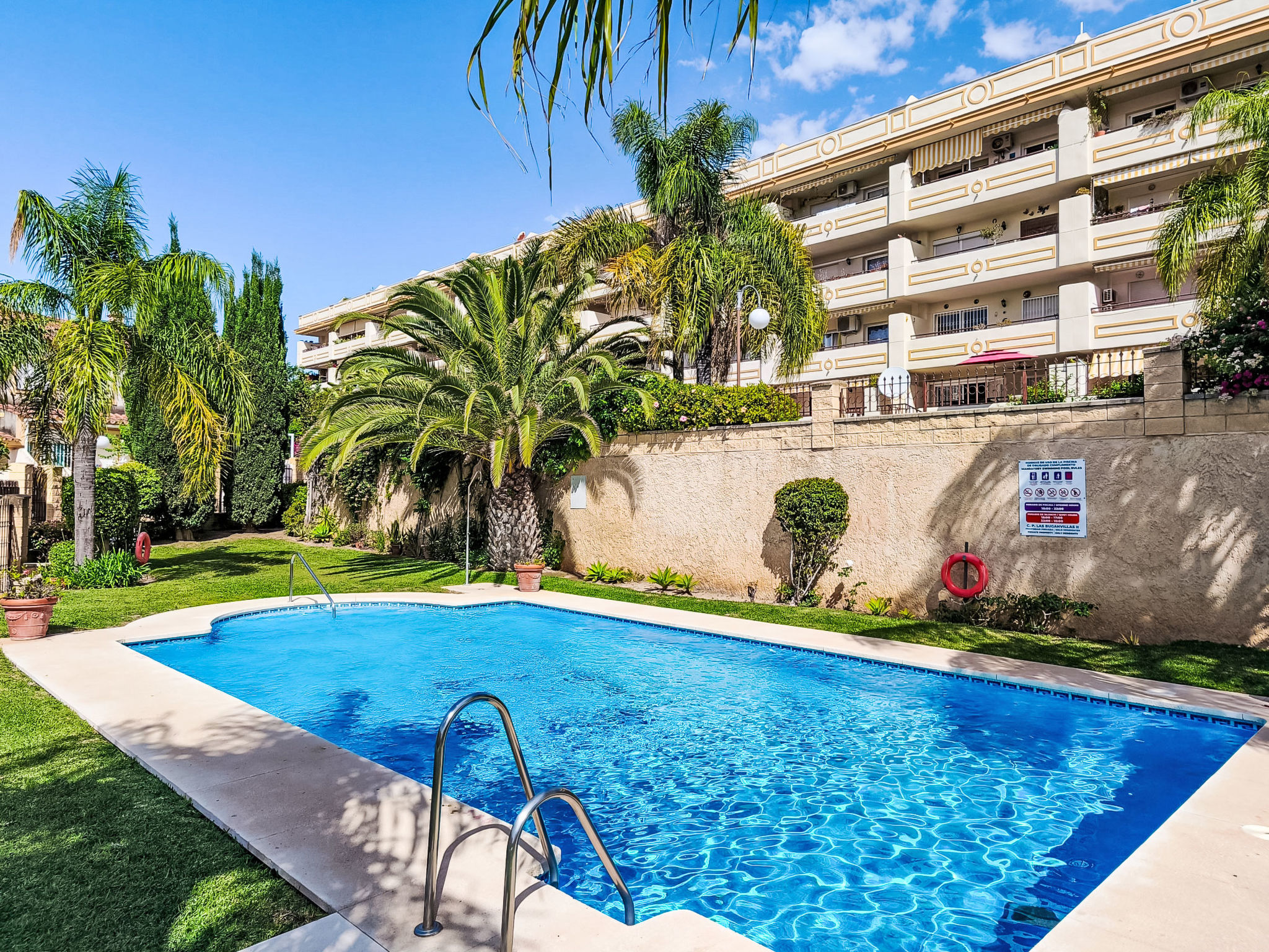 Buganvillas-Outside