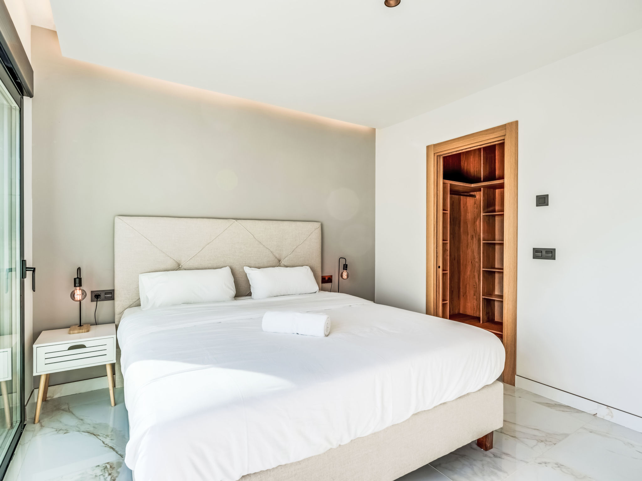 Brand New Luxury Towne House - Binnen
