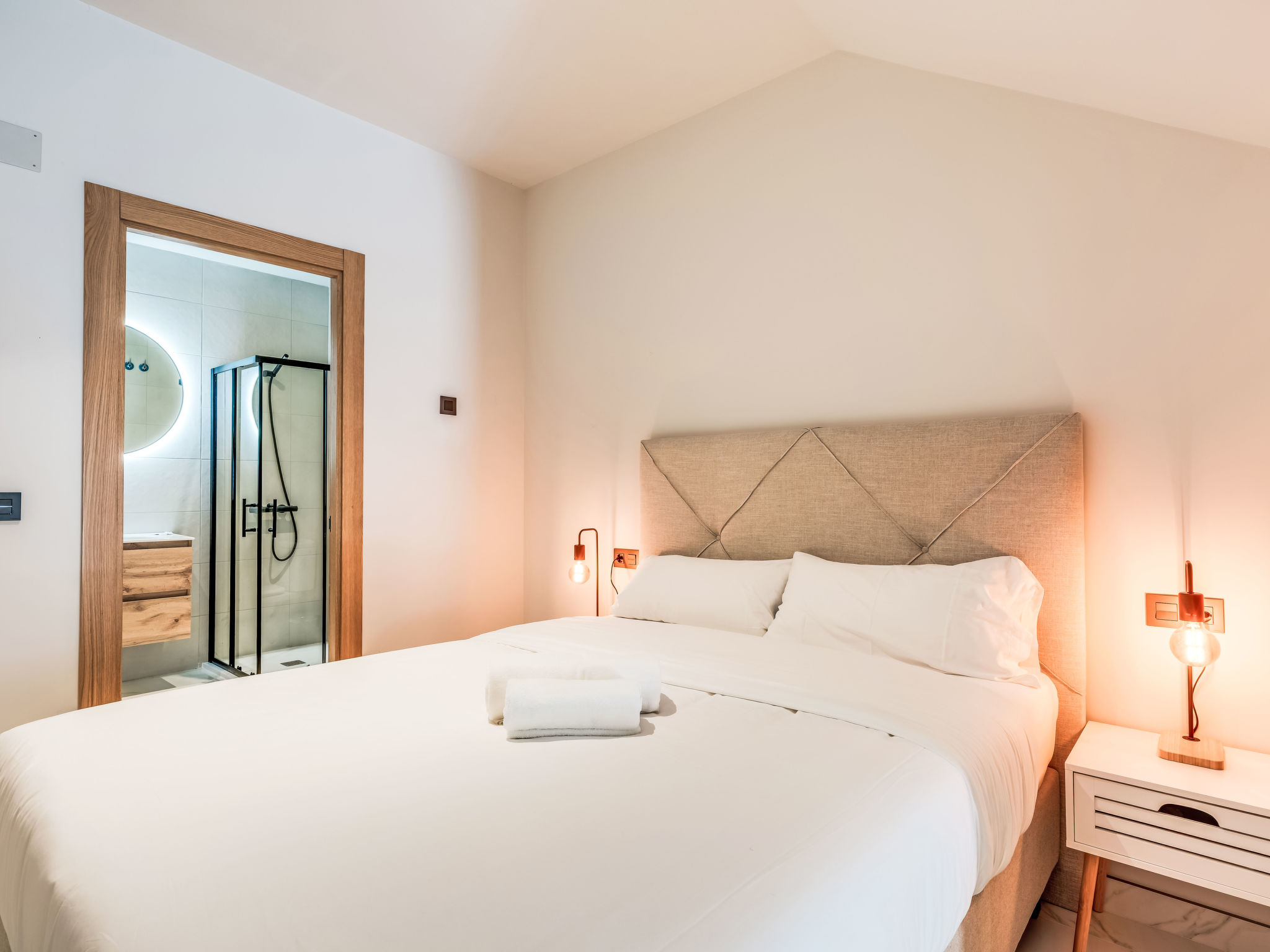 Brand New Luxury Towne House - Binnen