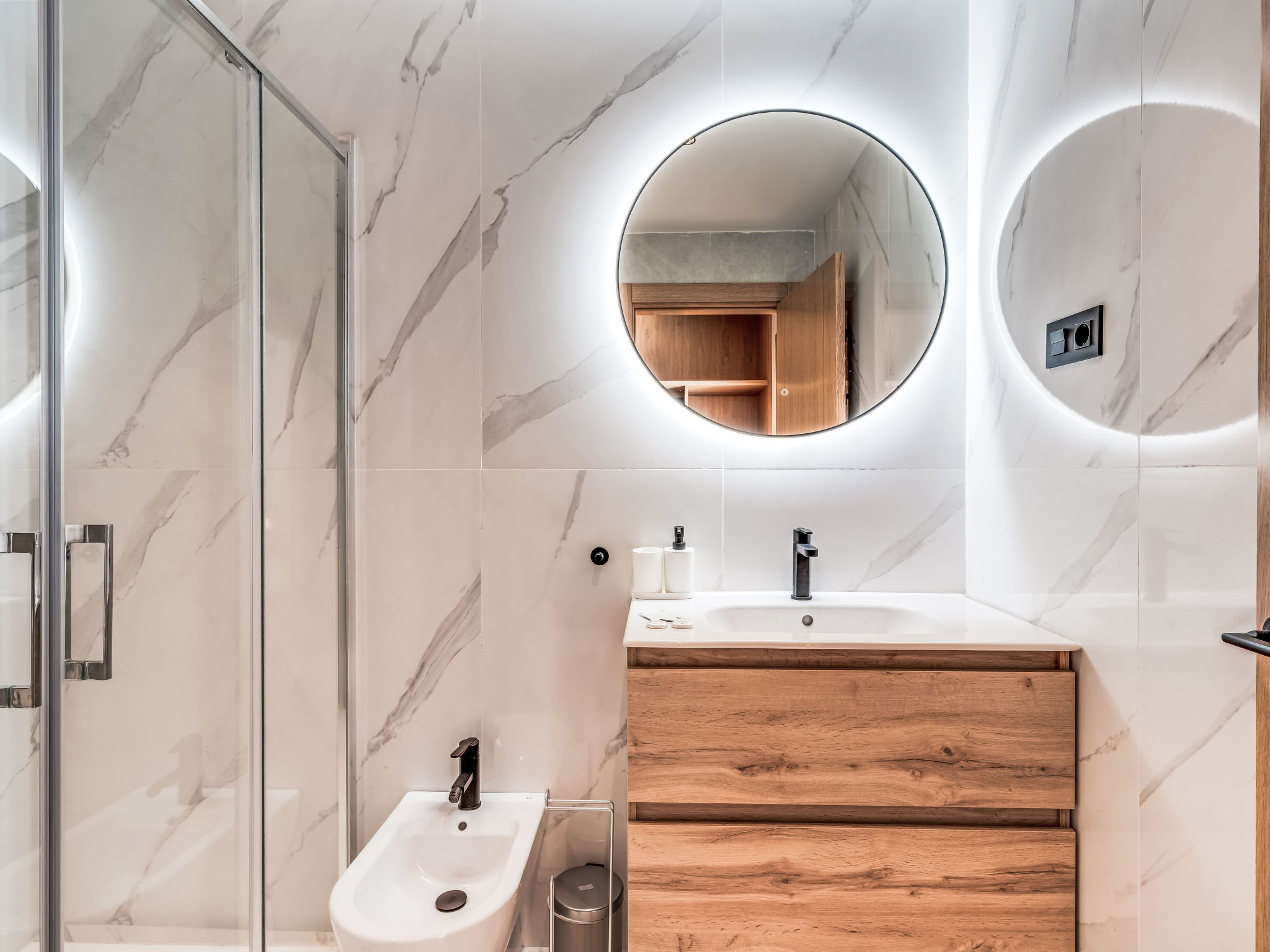 Brand New Luxury Towne House - Binnen