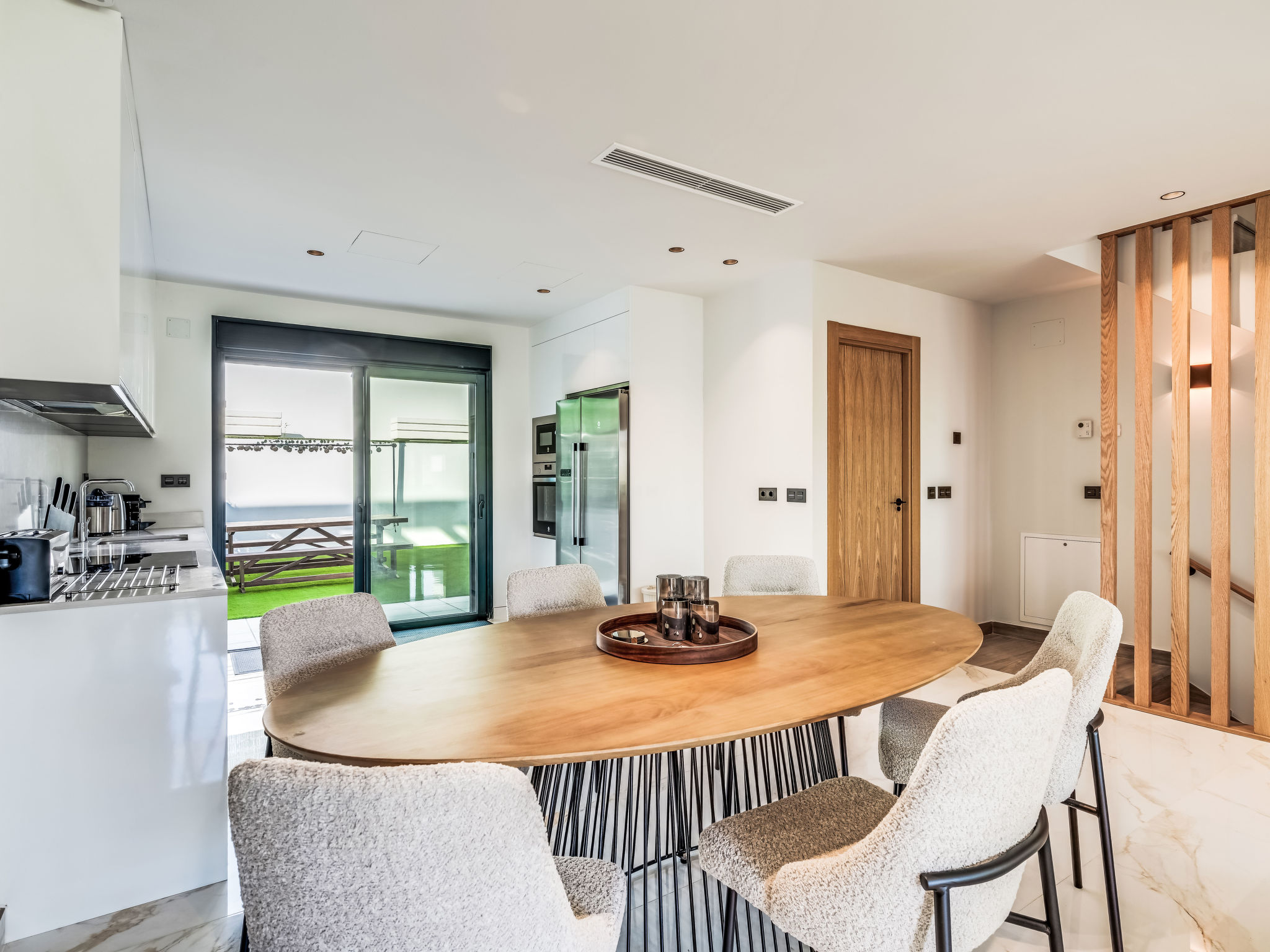 Brand New Luxury Towne House - Buiten